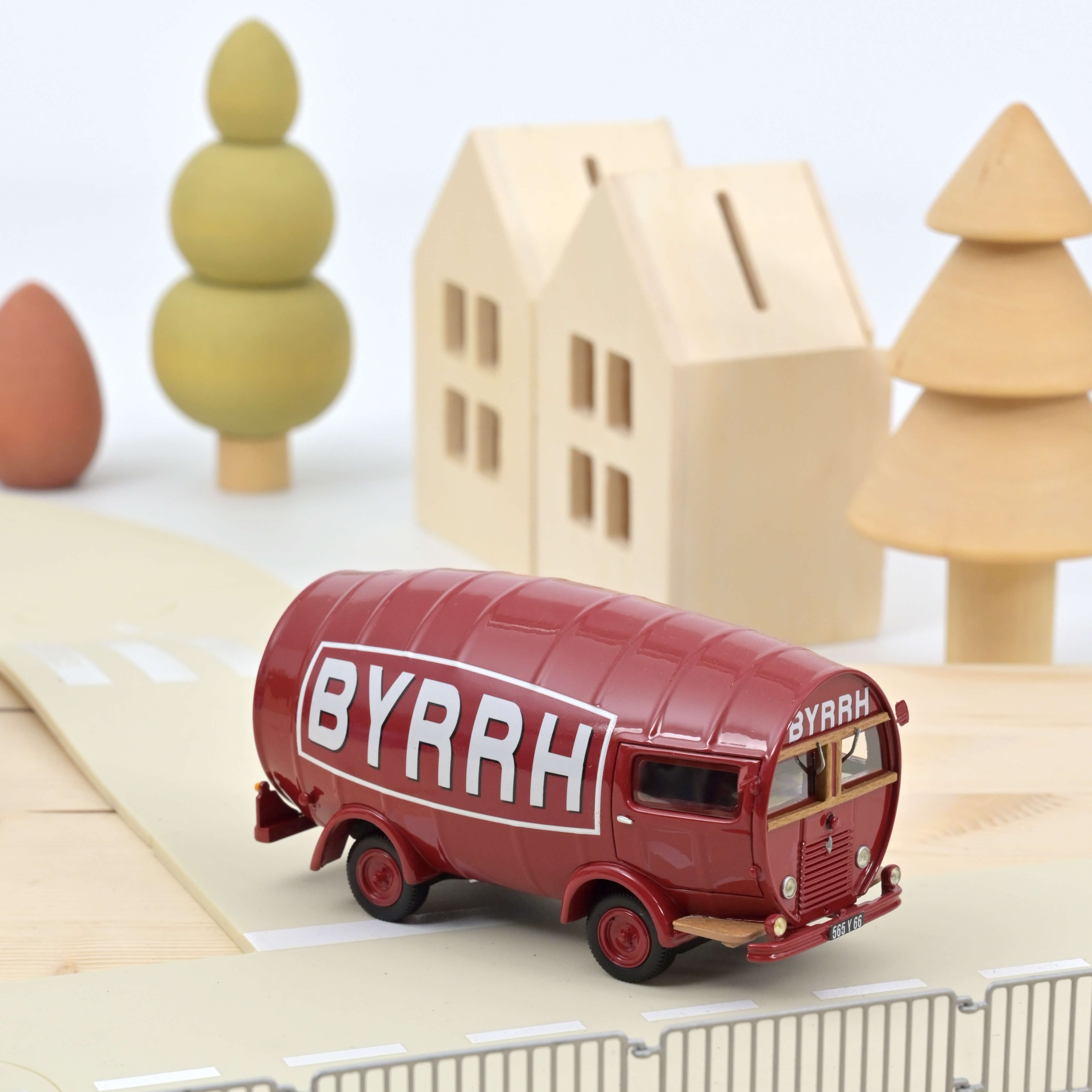 Renault 1400 kg 1953 BYRRH Tour de France provence Moulage 1/43 norpm0093 Renault 1400 kg 1953 BYRRH Tour de France provence Moulage 1/43 norpm0093