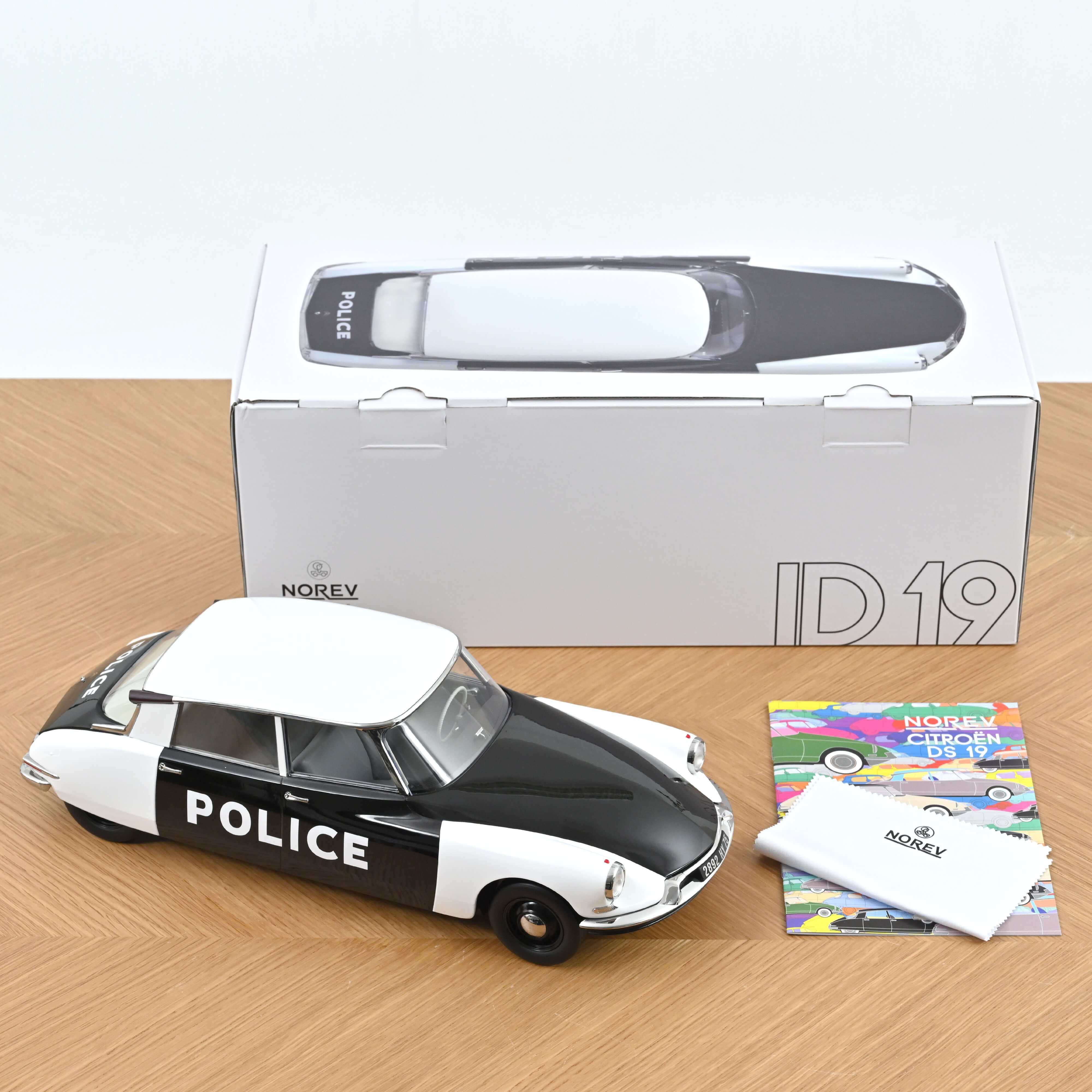 Citroën ID 19 1959 Police 1:12 - 150 Stk.