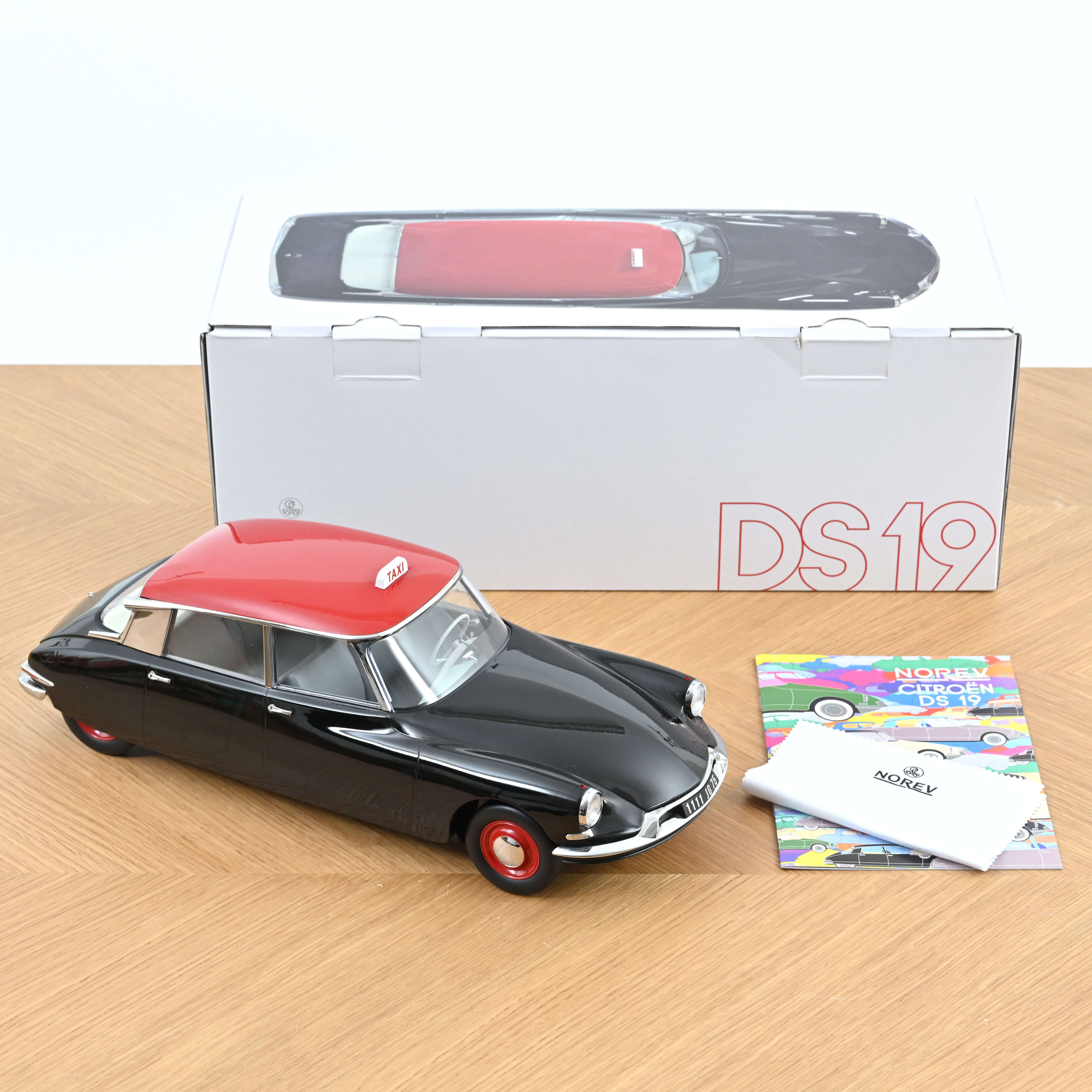 Citroën DS 19 1959 Taxi Parisien 1/12- 150pcs