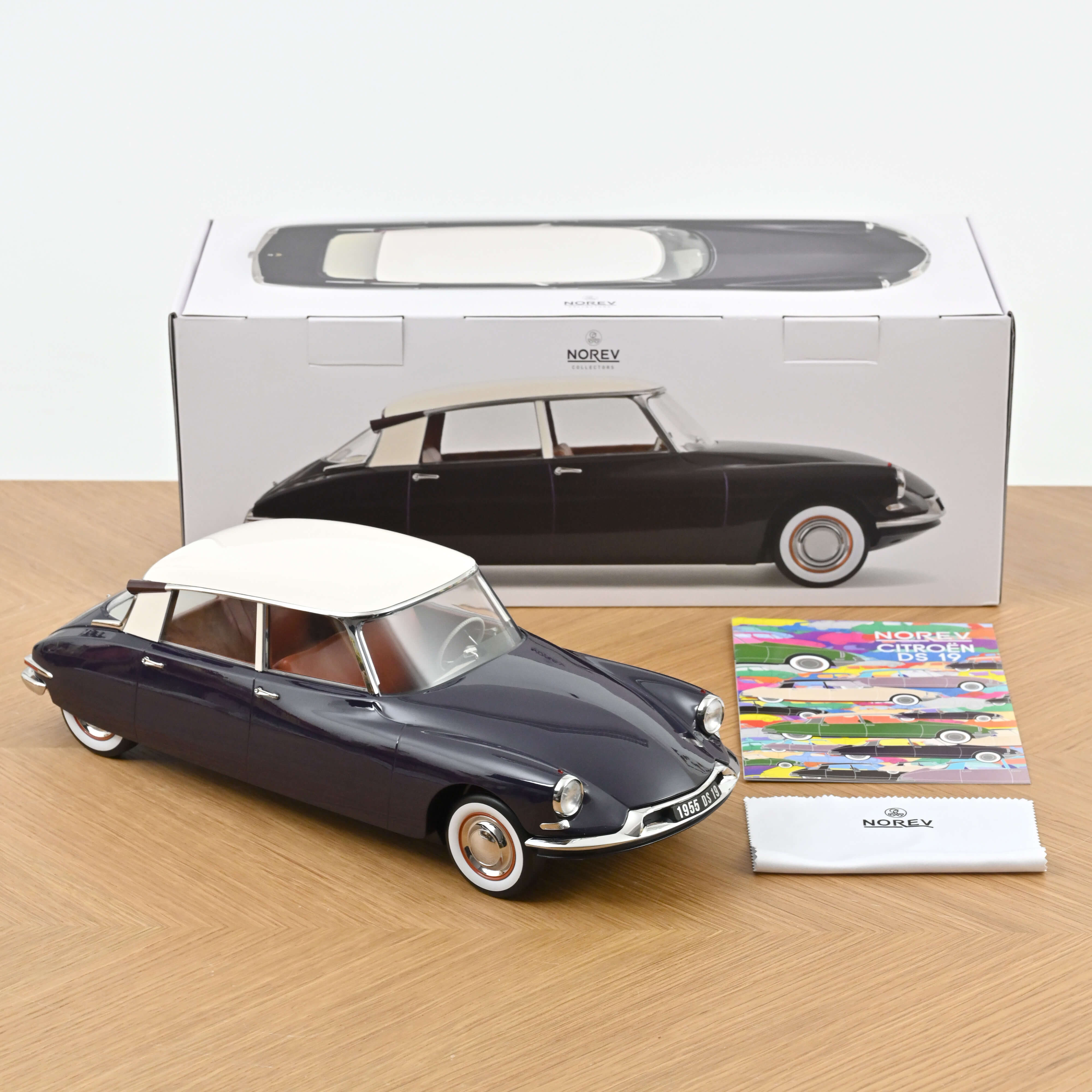 Citroën DS 19 1955 Aubergine et Champagne 1/12