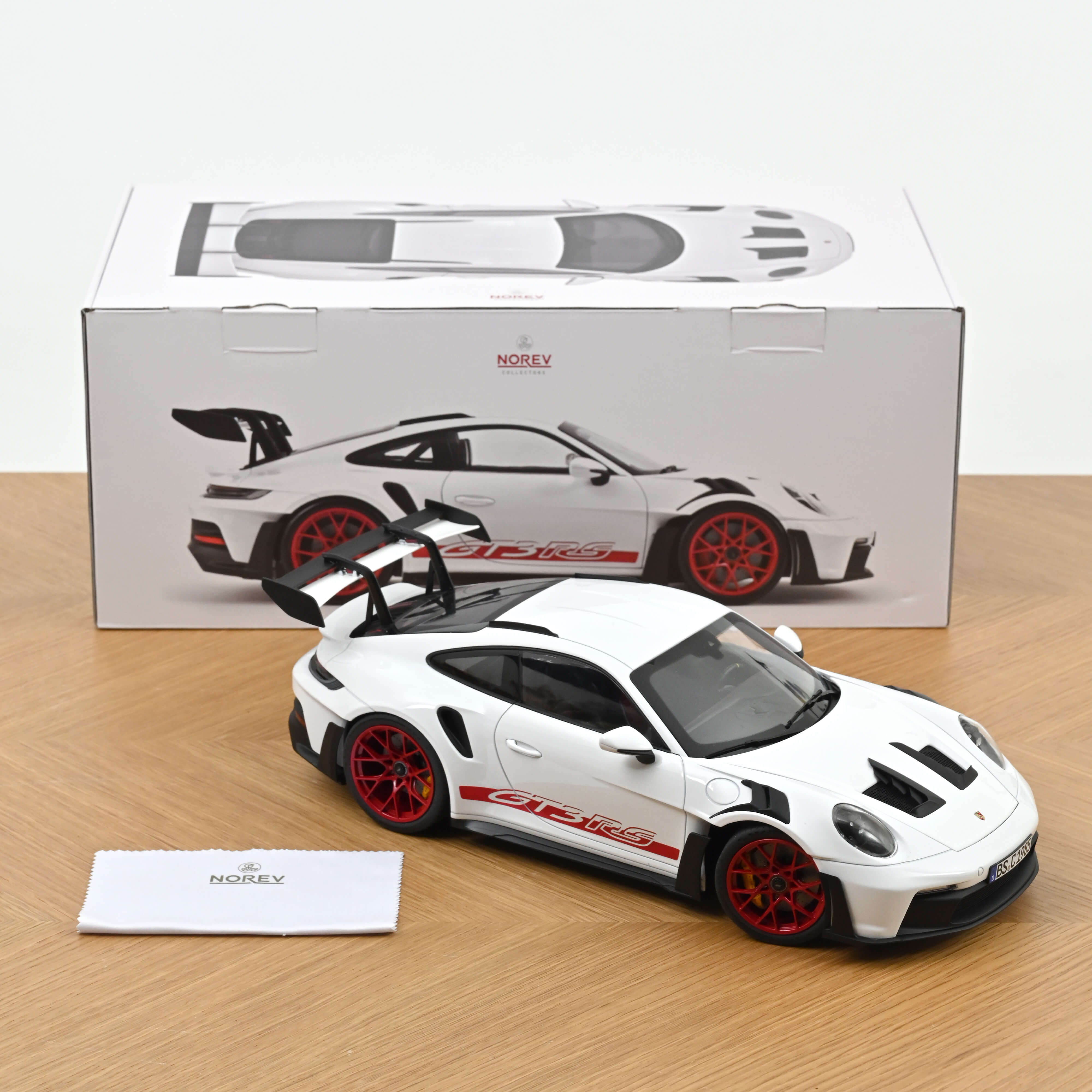 Porsche 911 GT3 RS 2022 Weiß&Pyro rot 1:12