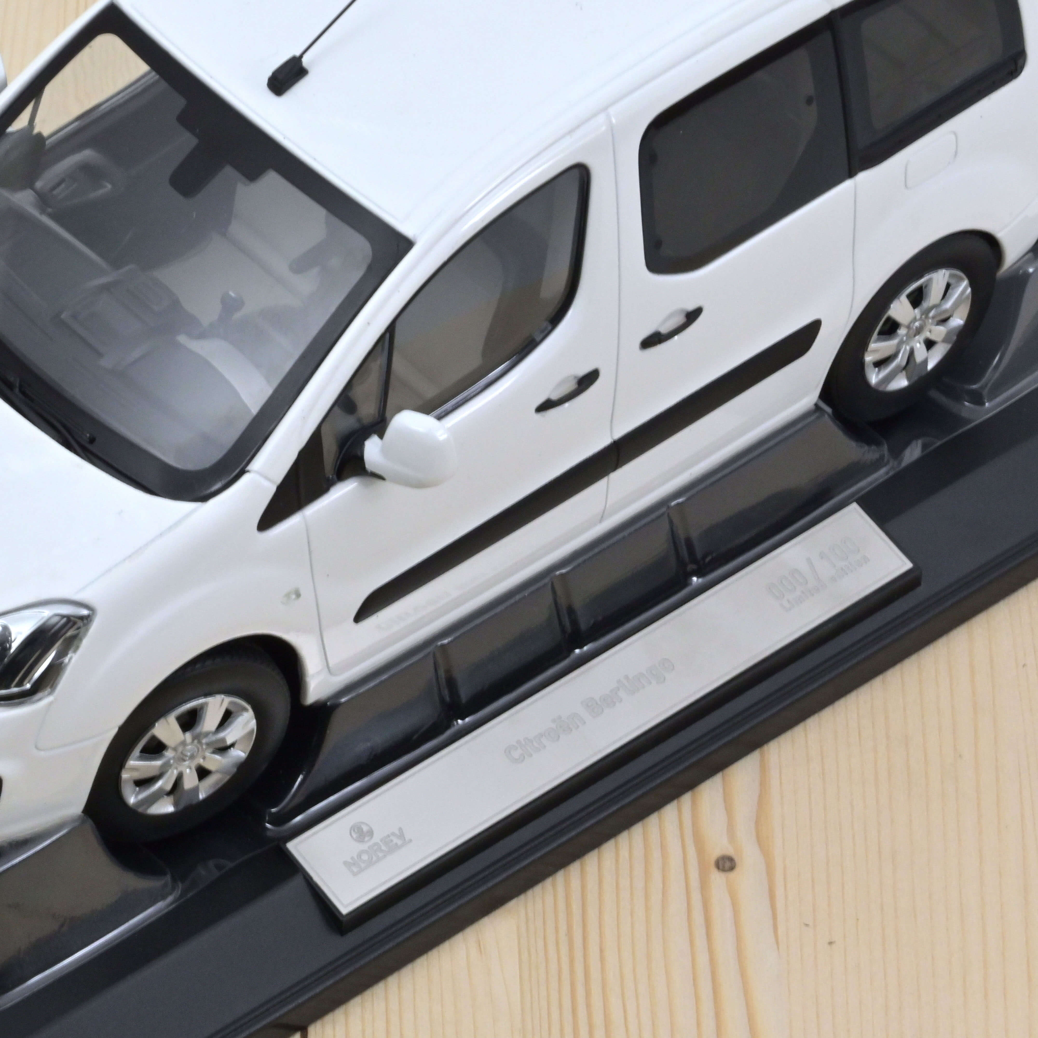 Citroën Berlingo 2016 White 1:18 - 100pcs