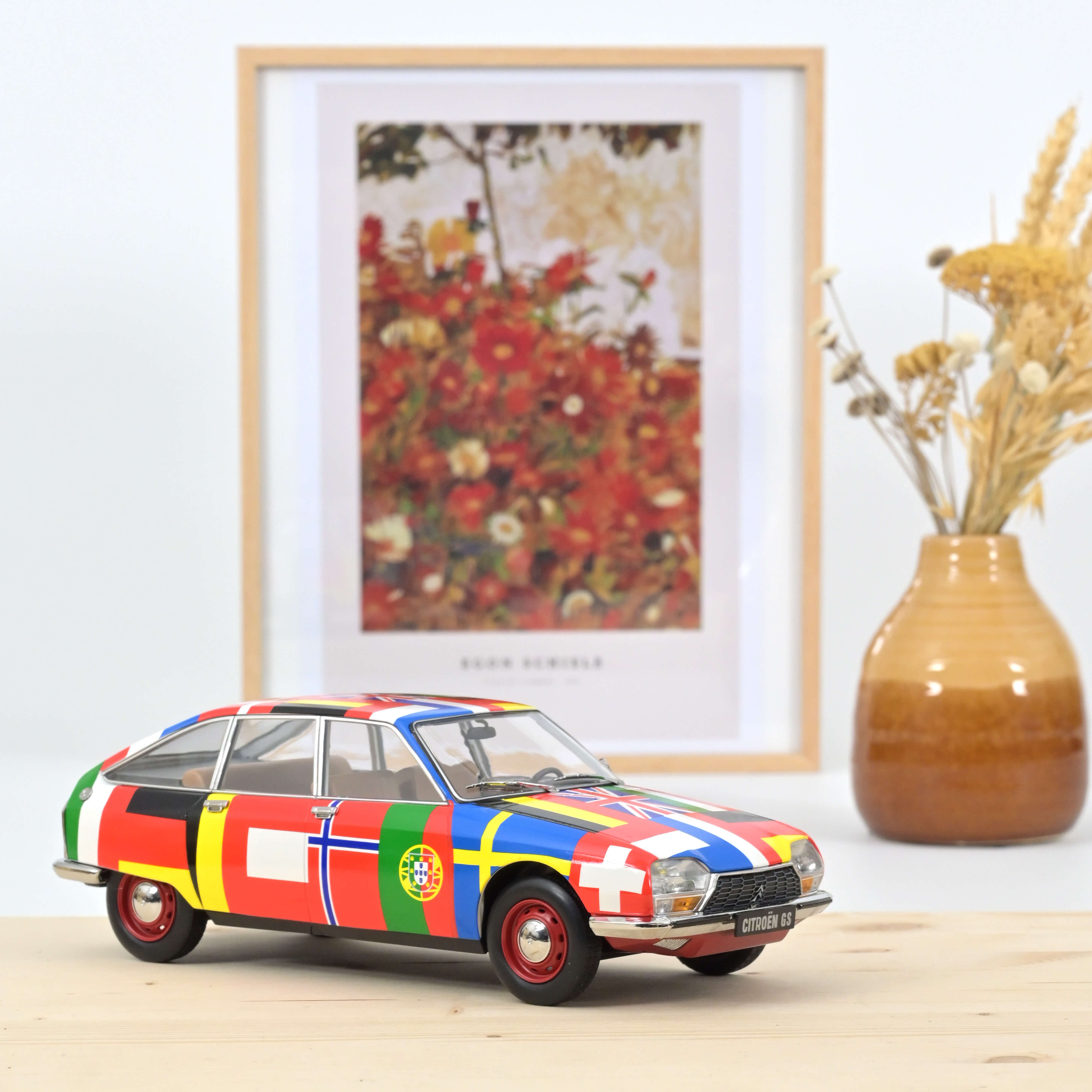 Norev - 1:18 - CITROEN GS à DRAPEAUX 1st version 1971 Norev - 1:18 - CITROEN GS à DRAPEAUX 1st version 1971