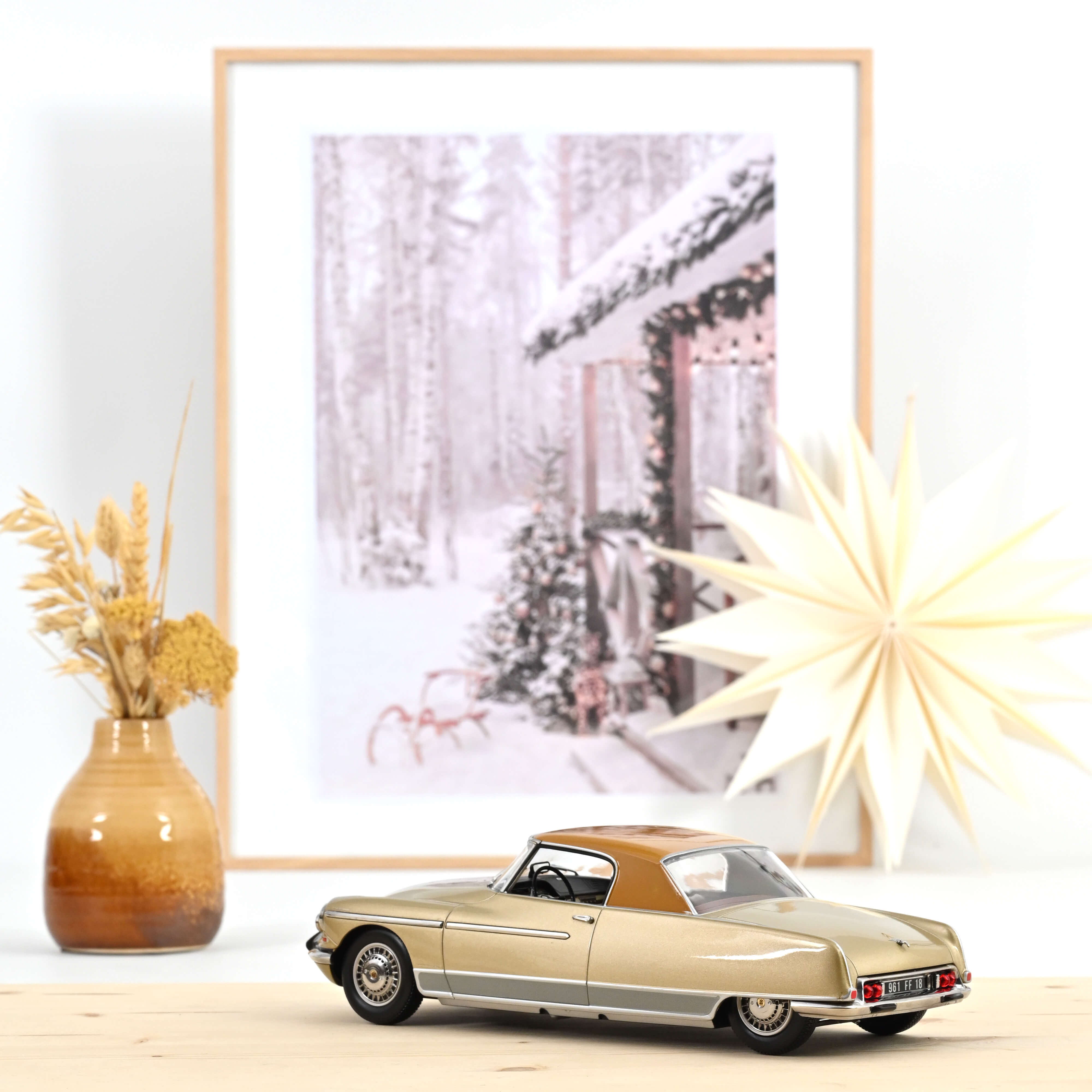 Citroën DS 19 Le Dandy 1964 Beige métallisé et Marron 1/18