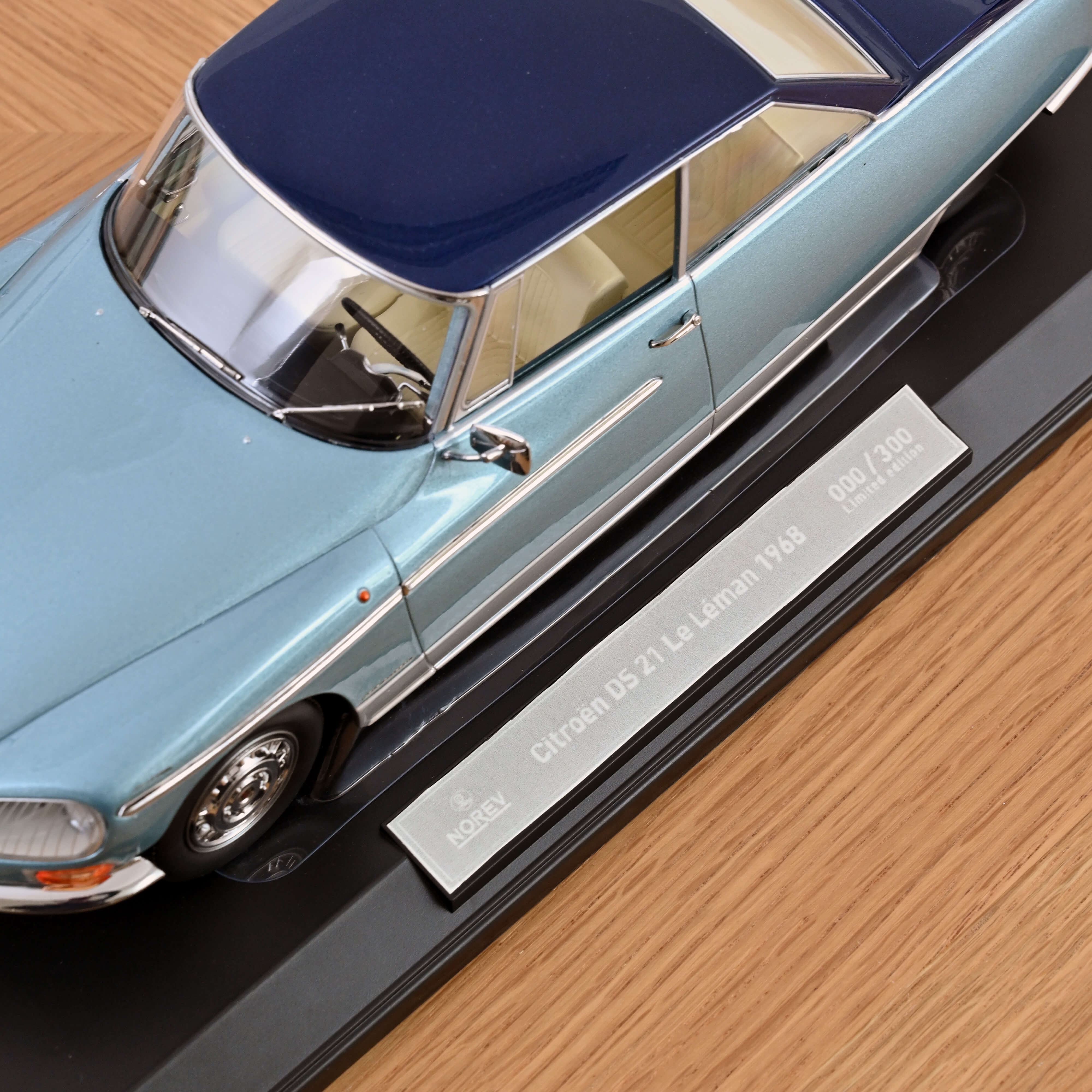 Citroën DS 21 Le Léman 1968 Bleu clair et foncé 1/18 - 300pcs