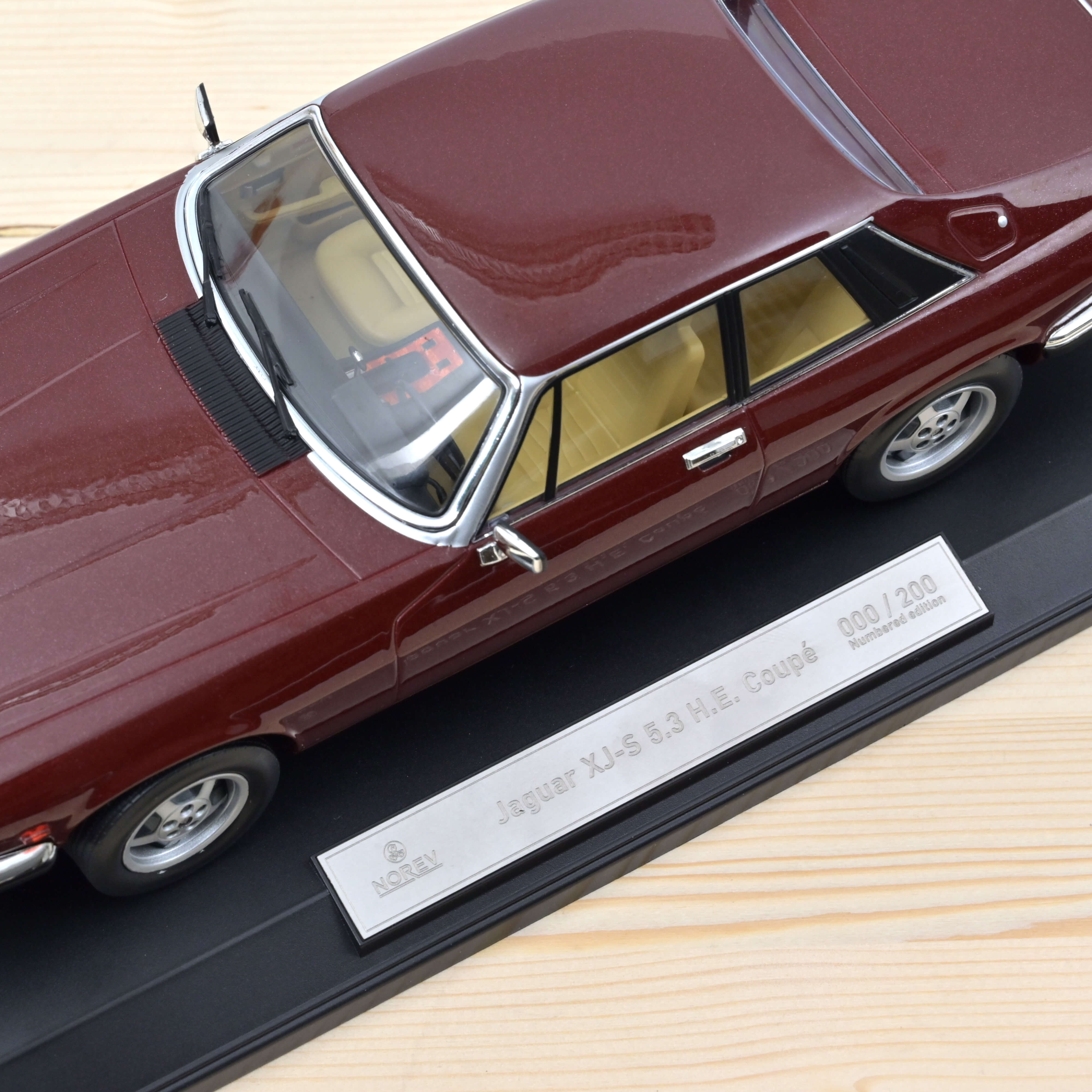 Jaguar XJ-S 5.3 H.E. Coupe 1982 Rot metallic 1:18 - 200Stk.