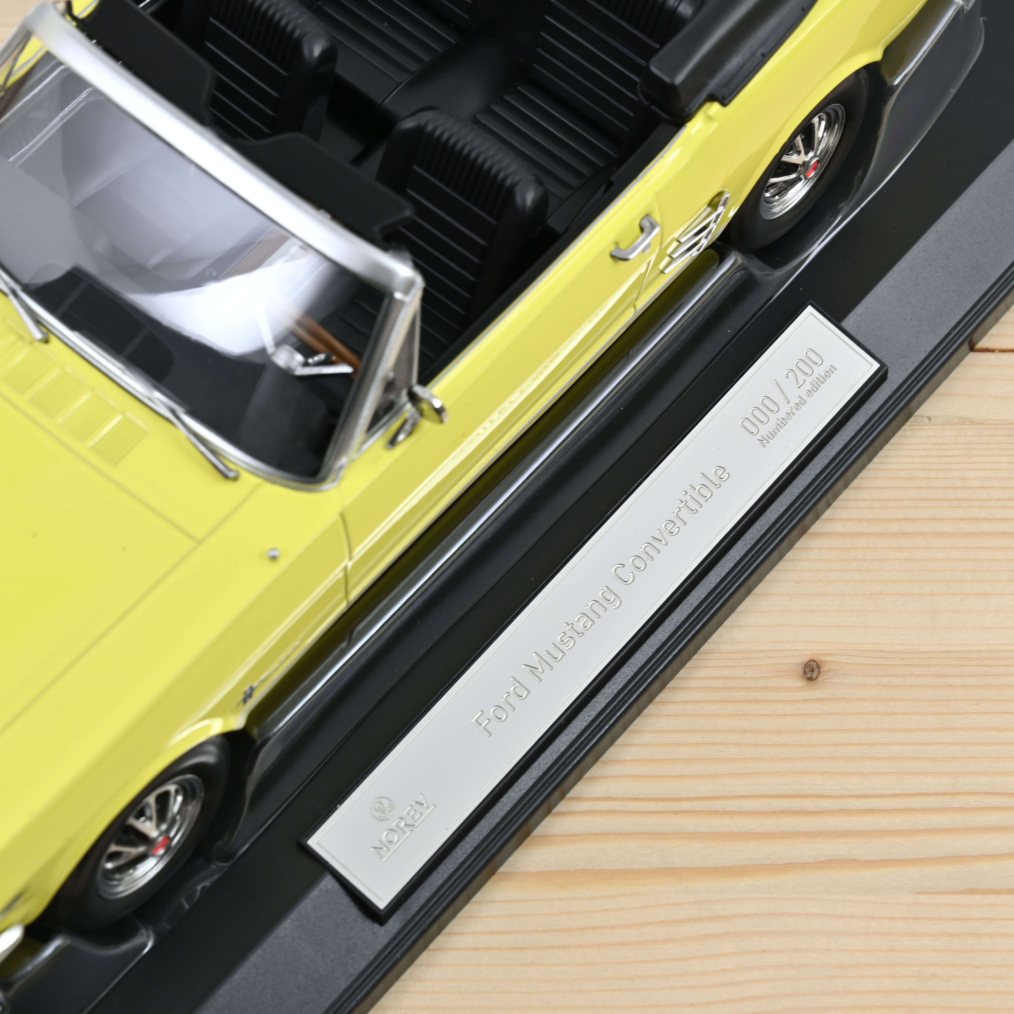 Ford Mustang Convertible 1966 Yellow 1:18 - 200pcs