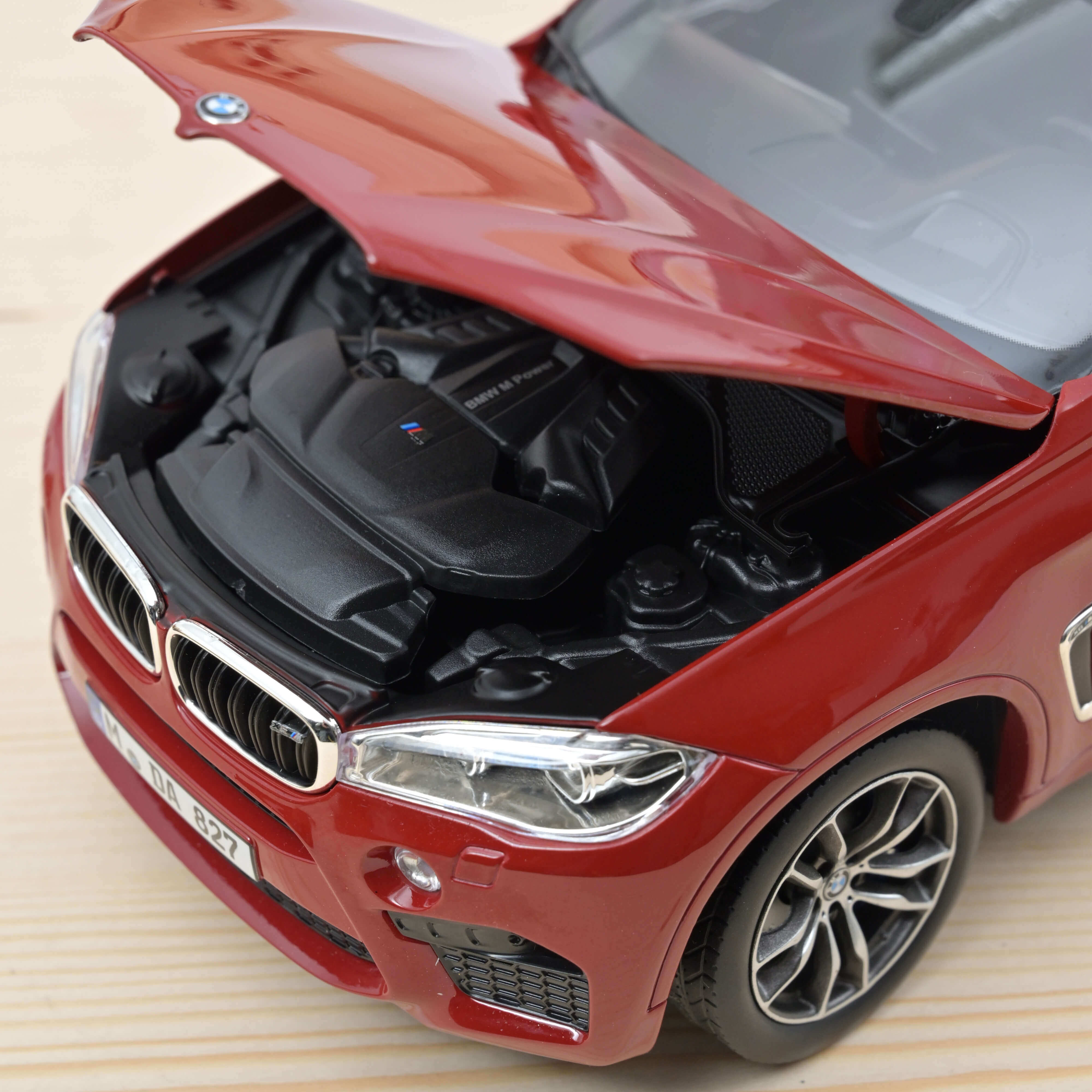 BMW X6 M 2015 Rouge métallisé 1/18