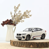 BMW X6 M 2015 White w/stripes 1:18 - 200pcs