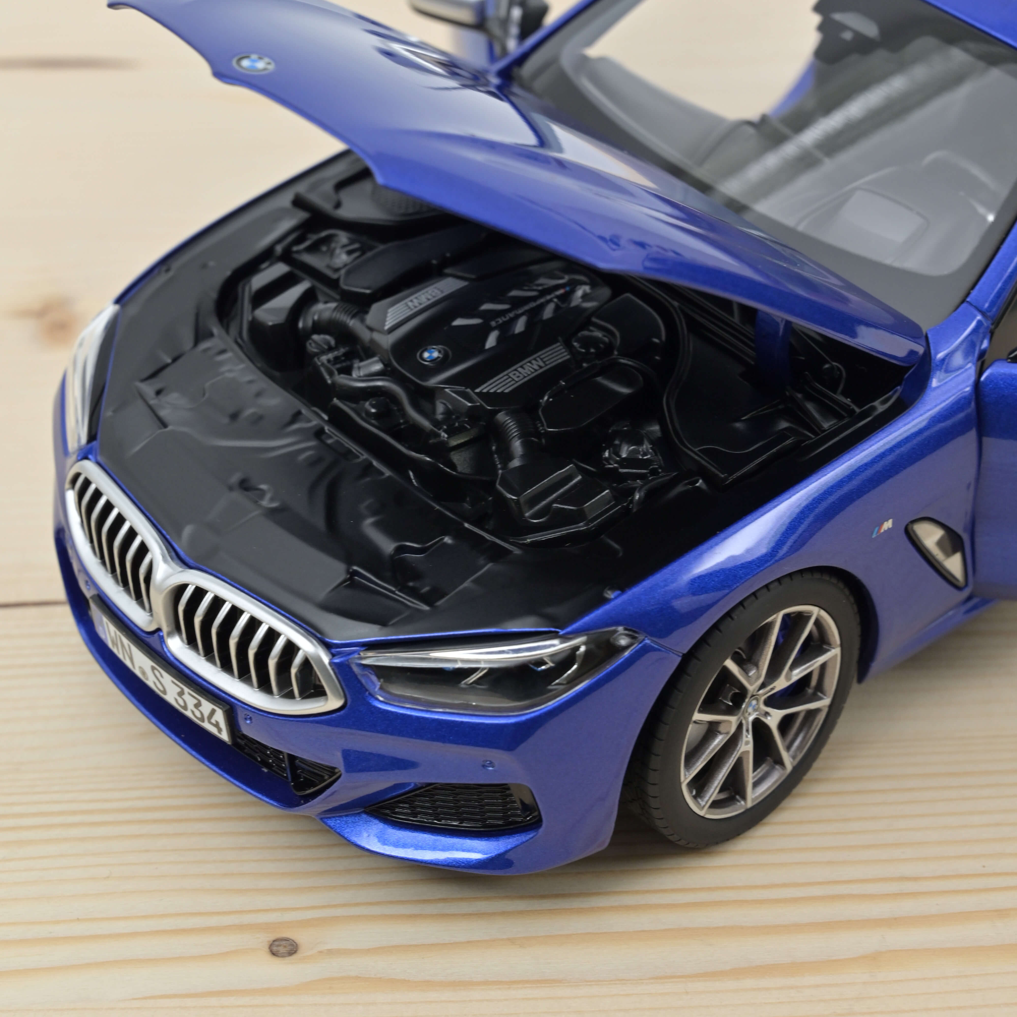 BMW M850i 2019 Bleu métallisé 1/18