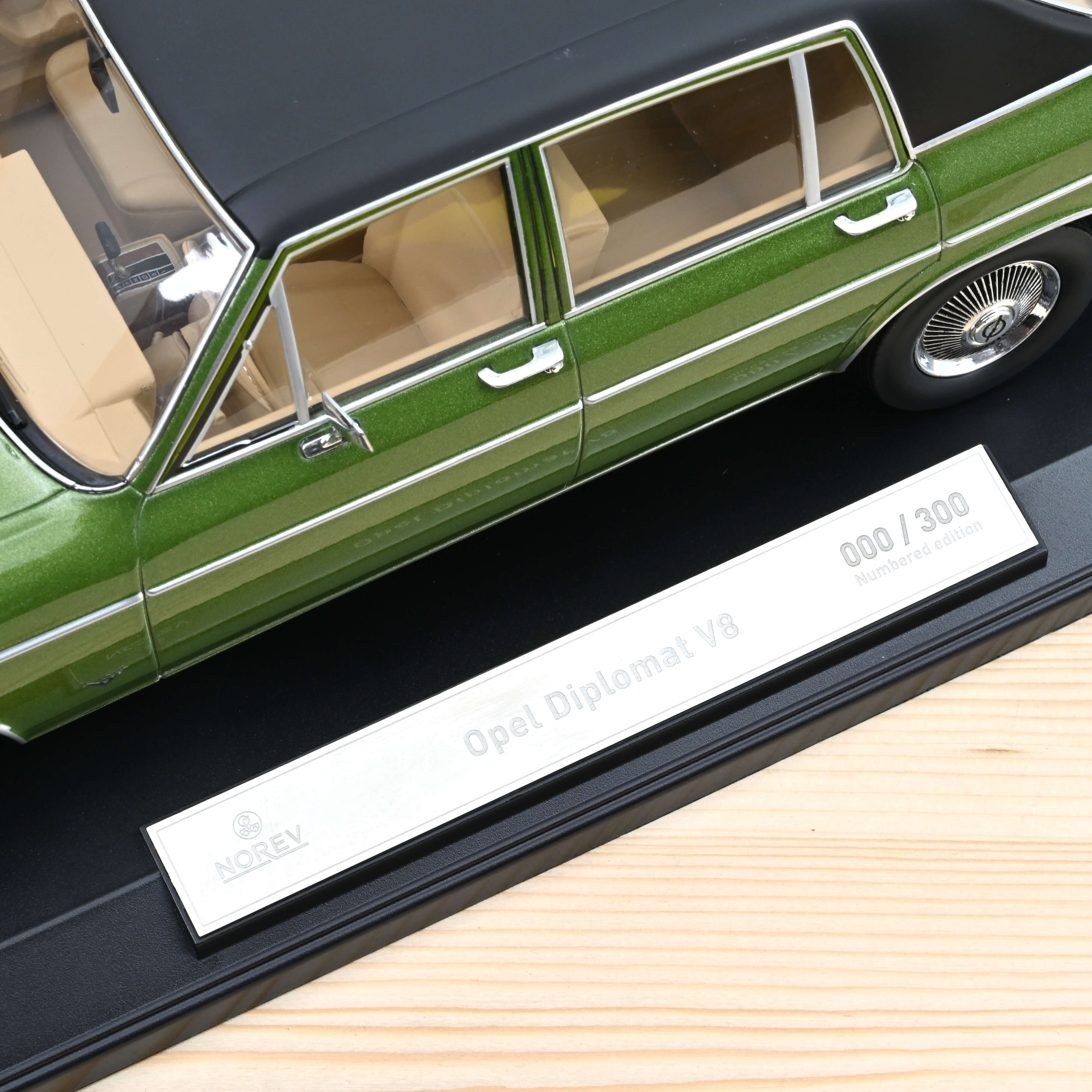 Opel Diplomat V8 1969 Green metallic 1:18 - 300pcs