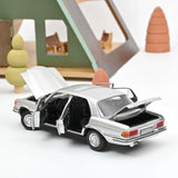 Mercedes-Benz 450 SEL 6.9 1976 Silber 1:18