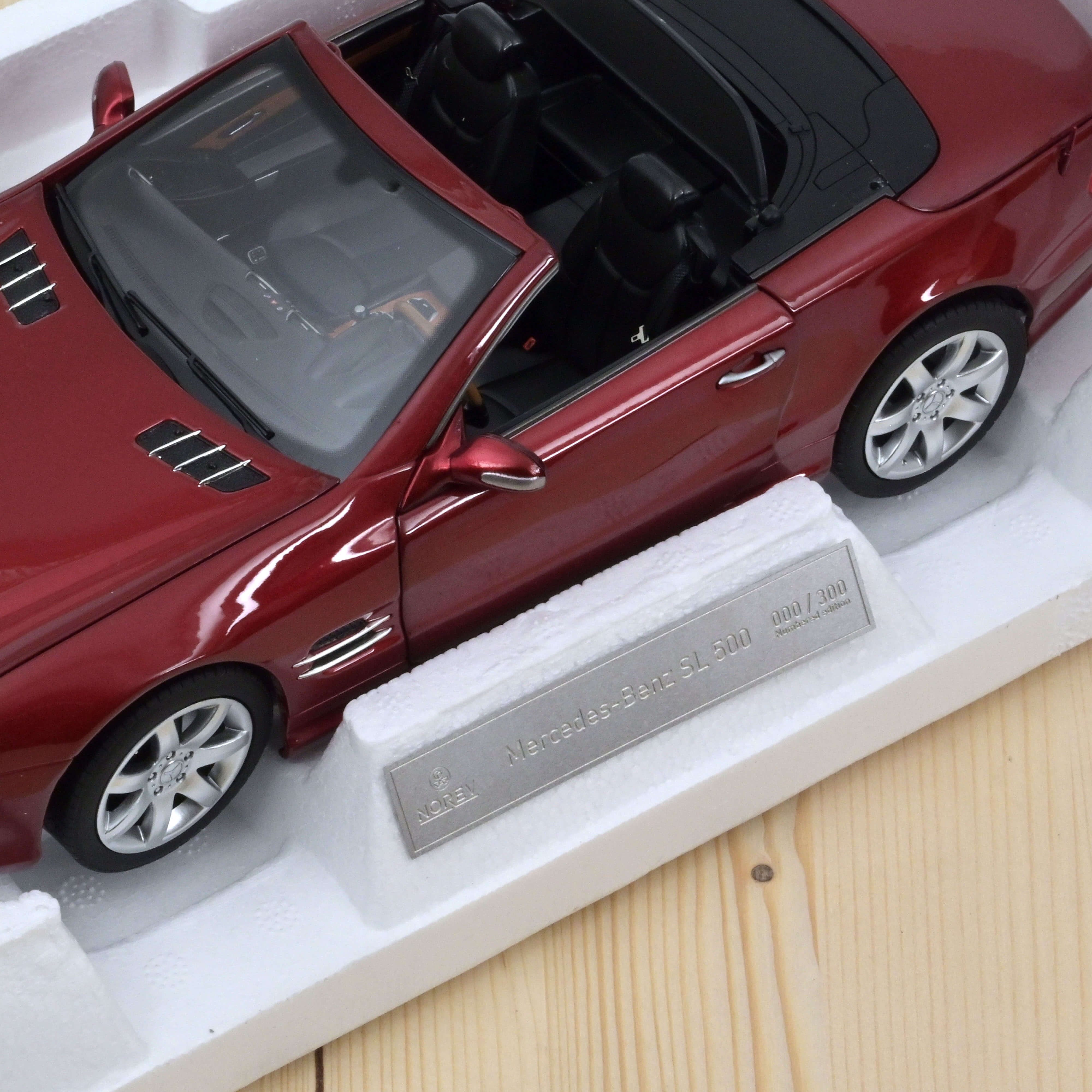 Mercedes-Benz SL 500 2003 Rouge métallisé 1/18 - 300pcs