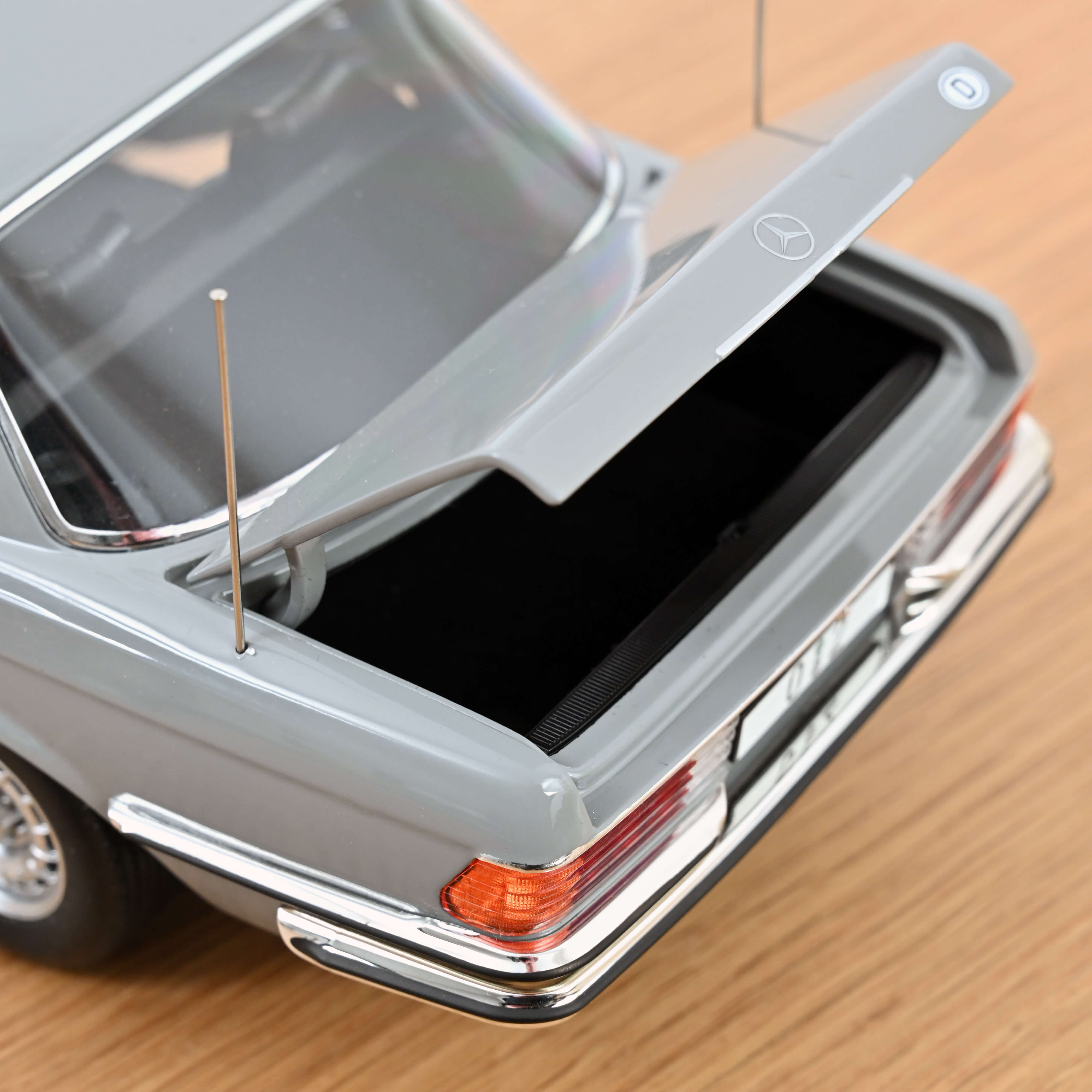 Mercedes-Benz 350 SEL 1976 Helmut Schmidt 1:18 - 300Stk.