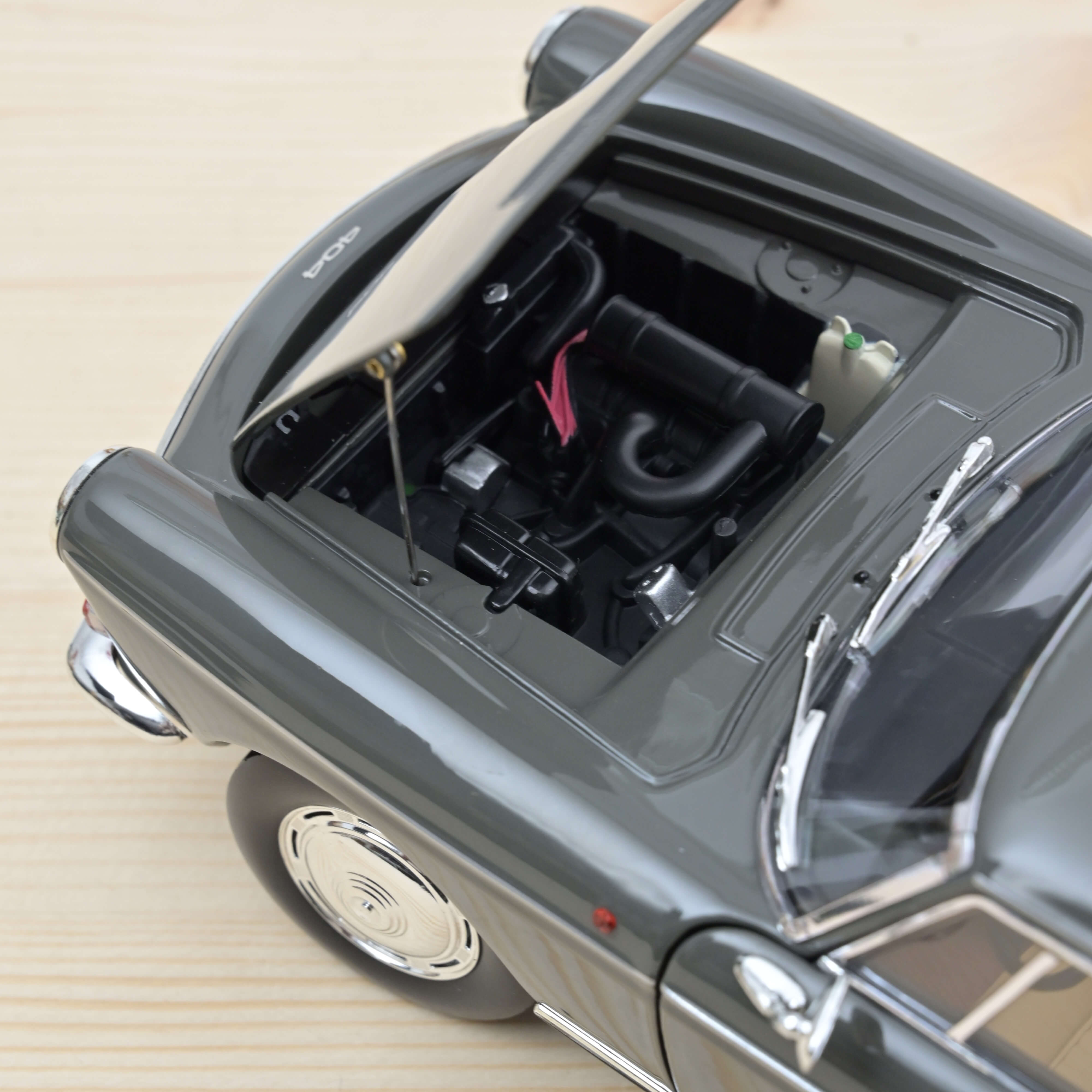 Peugeot 404 Coupe 1967 Graphite Grey 1:18