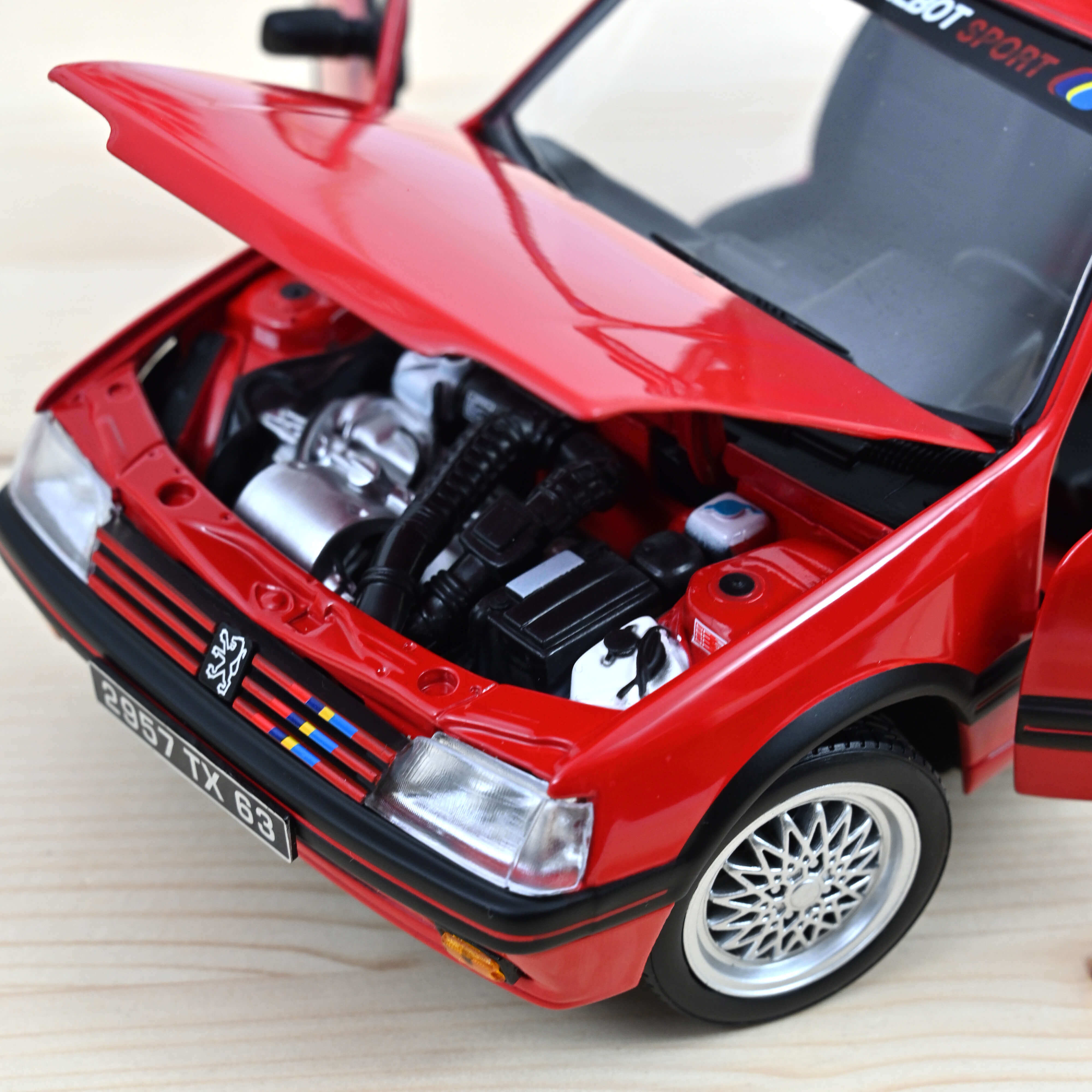 Peugeot 205 GTi 1.9 PTS déco 1991 Rouge Vallelunga 1/18