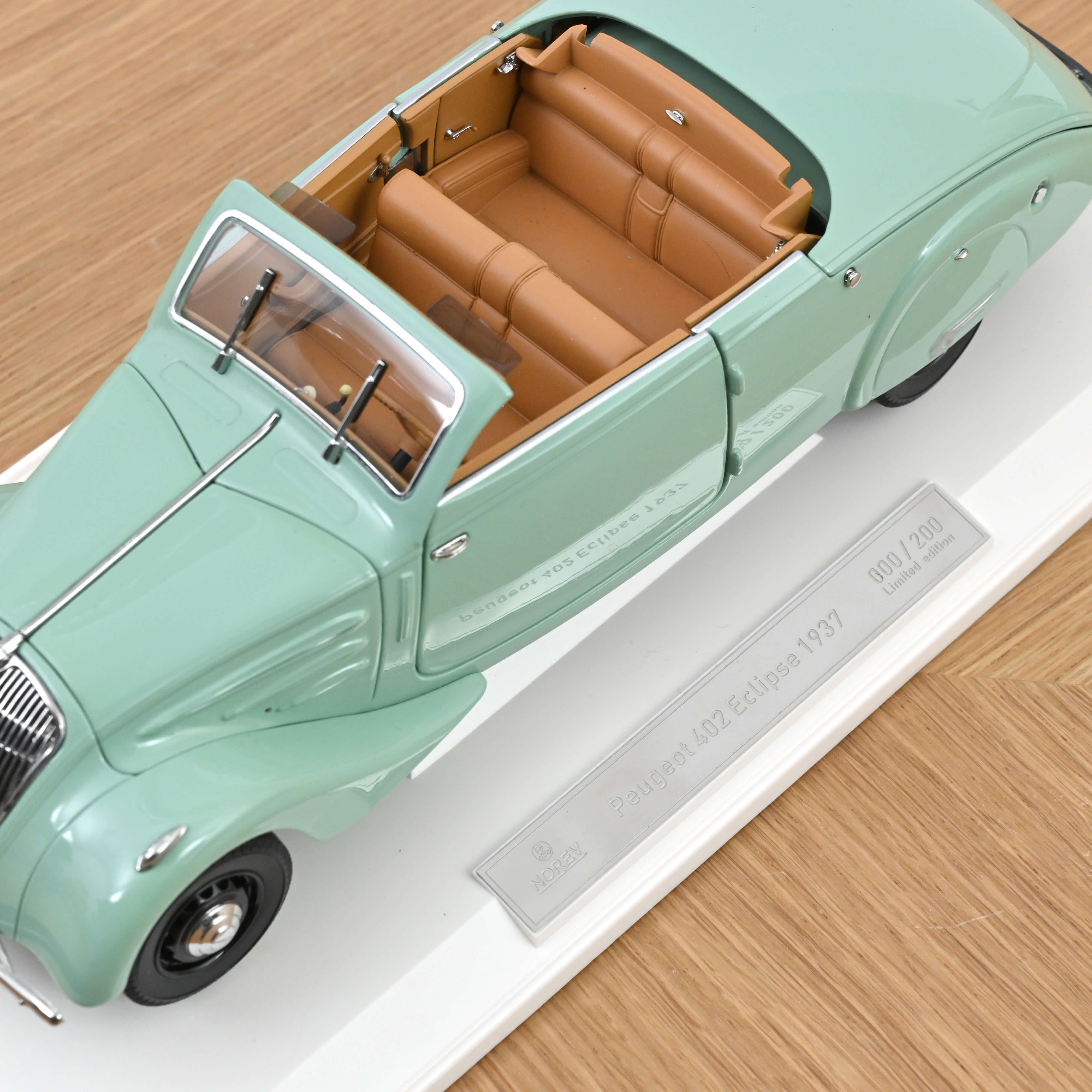 Peugeot 402 Eclipse 1937 Green 1:18 - 200pcs