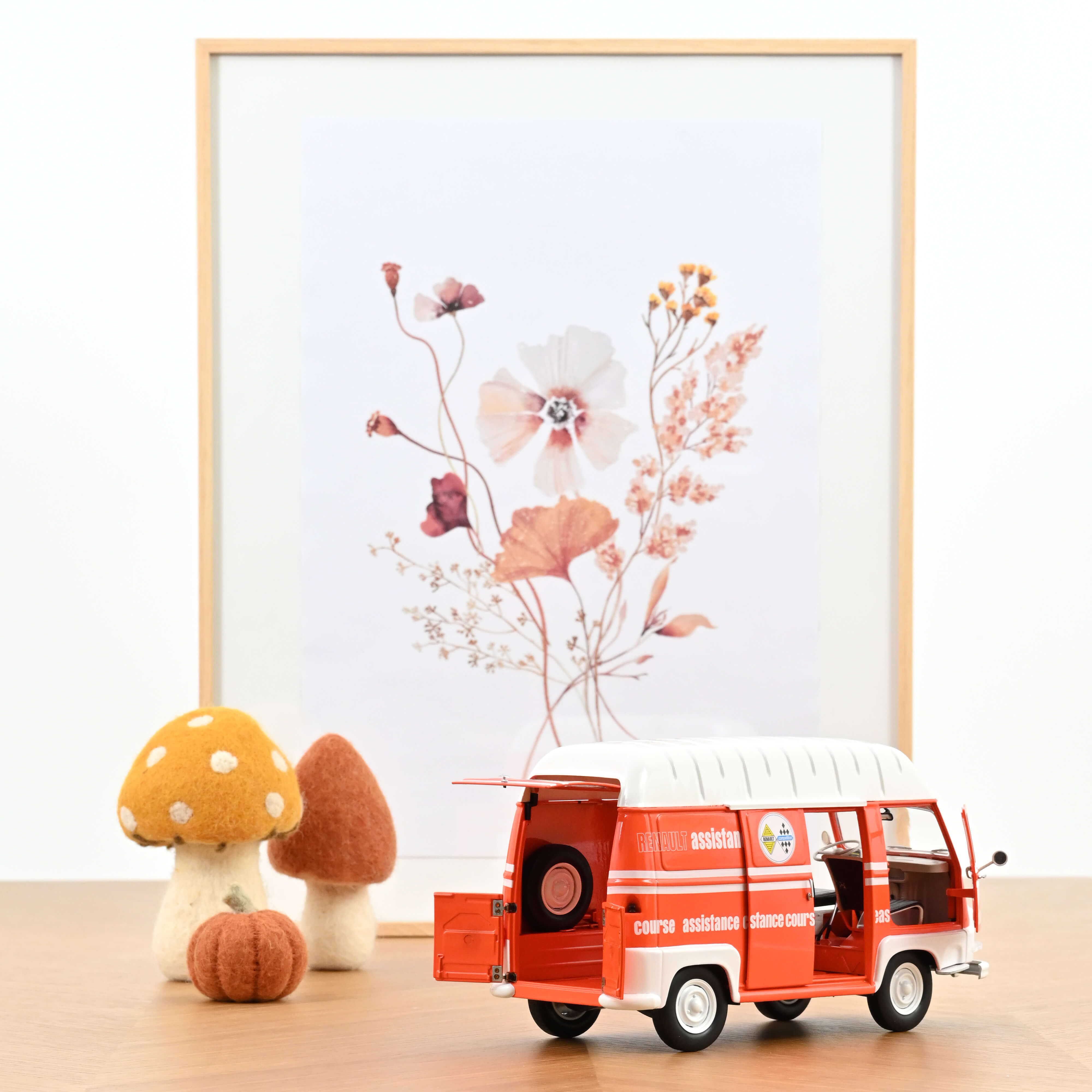 Renault Estafette 1968 Orange Hilfskurs 1:18