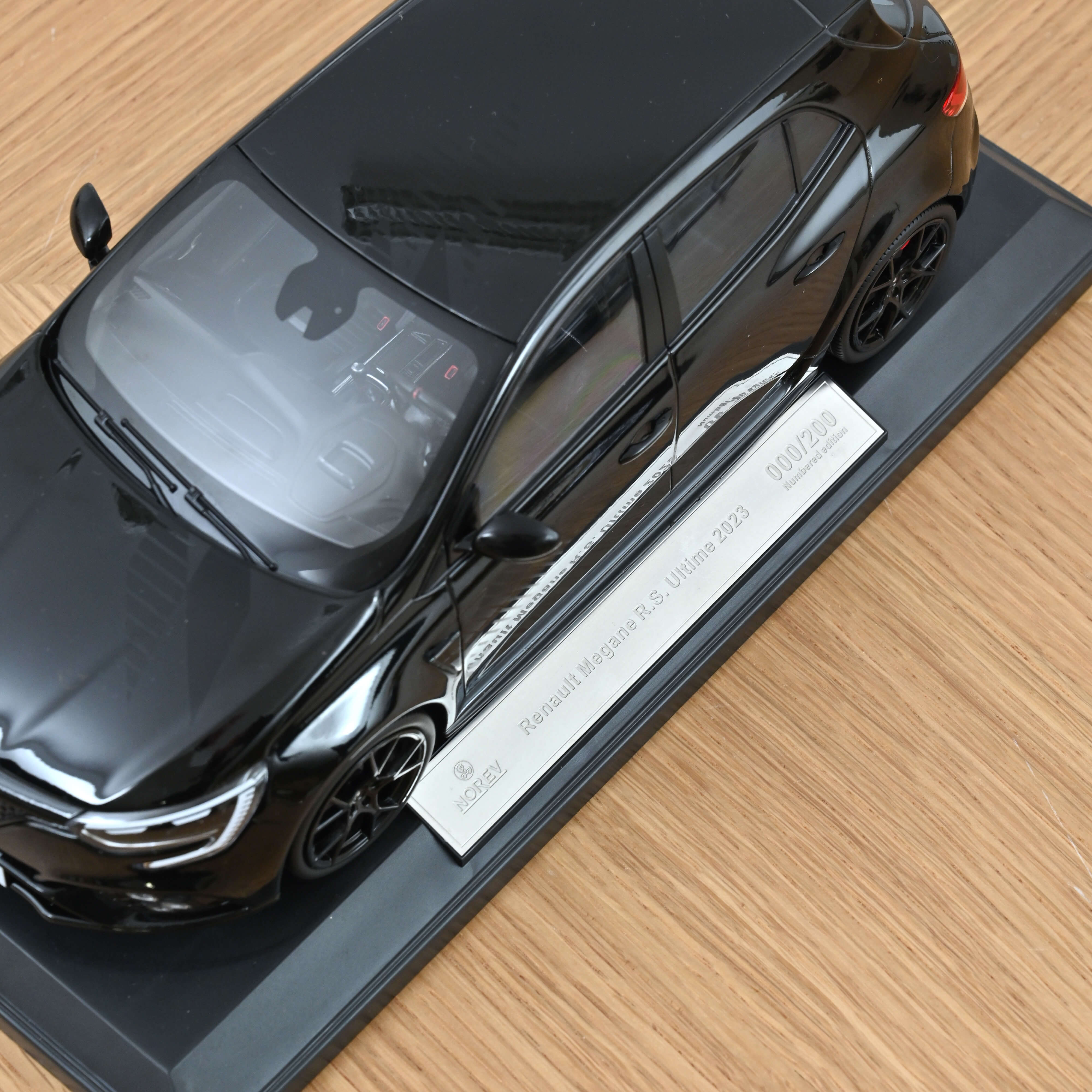 Renault Megane R.S. Ultime 2023 Schwarz 1:18 - 200Stk.