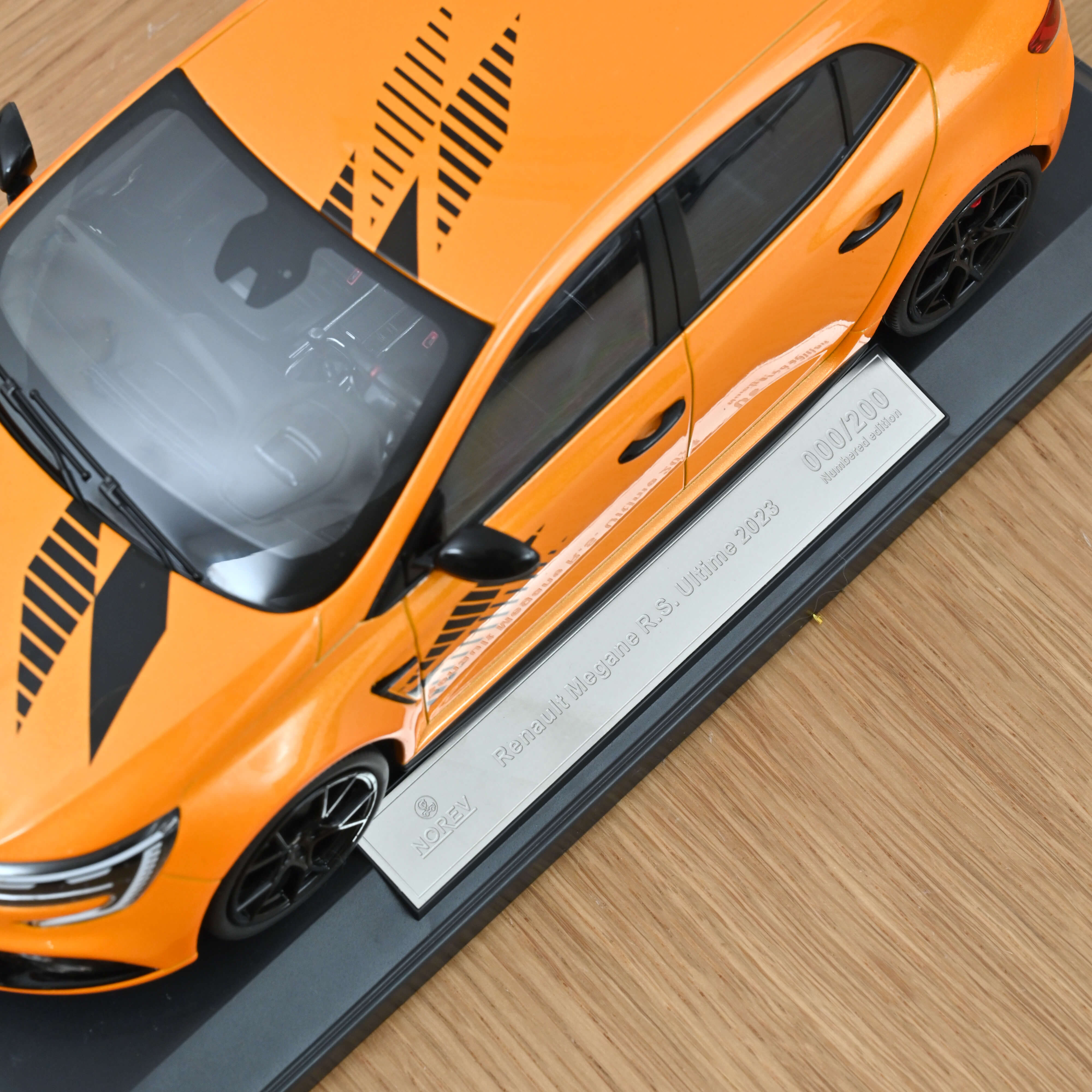 Renault Megane R.S. Ultime 2023 Orange Tonic 1:18 - 200Stk.