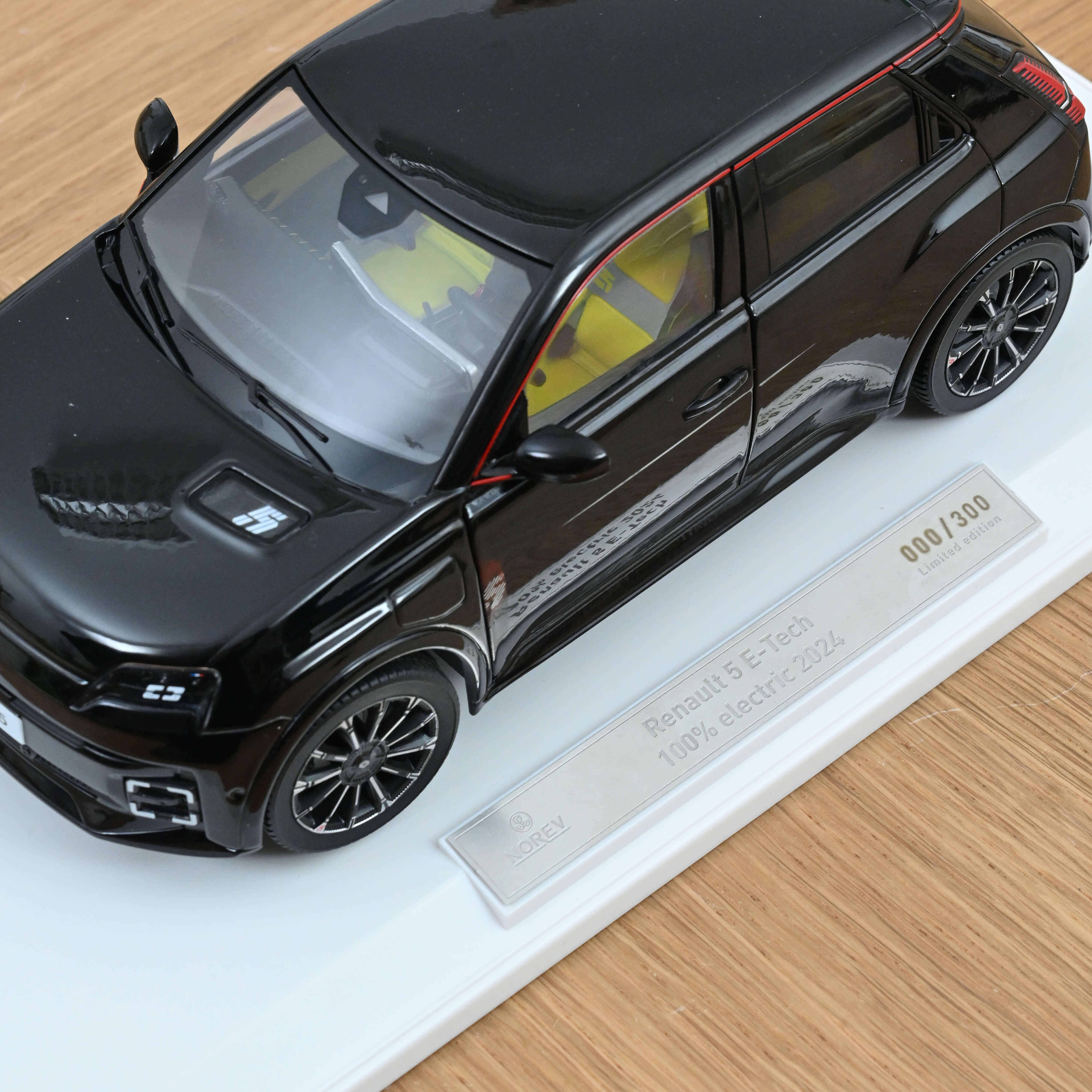 Renault 5 E-Tech Electric 2024 Diamond Black 1:18 - 300pcs