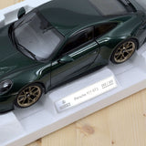 Porsche 911 GT3 Touring Package 2021 Green met 1:18 - 300pcs