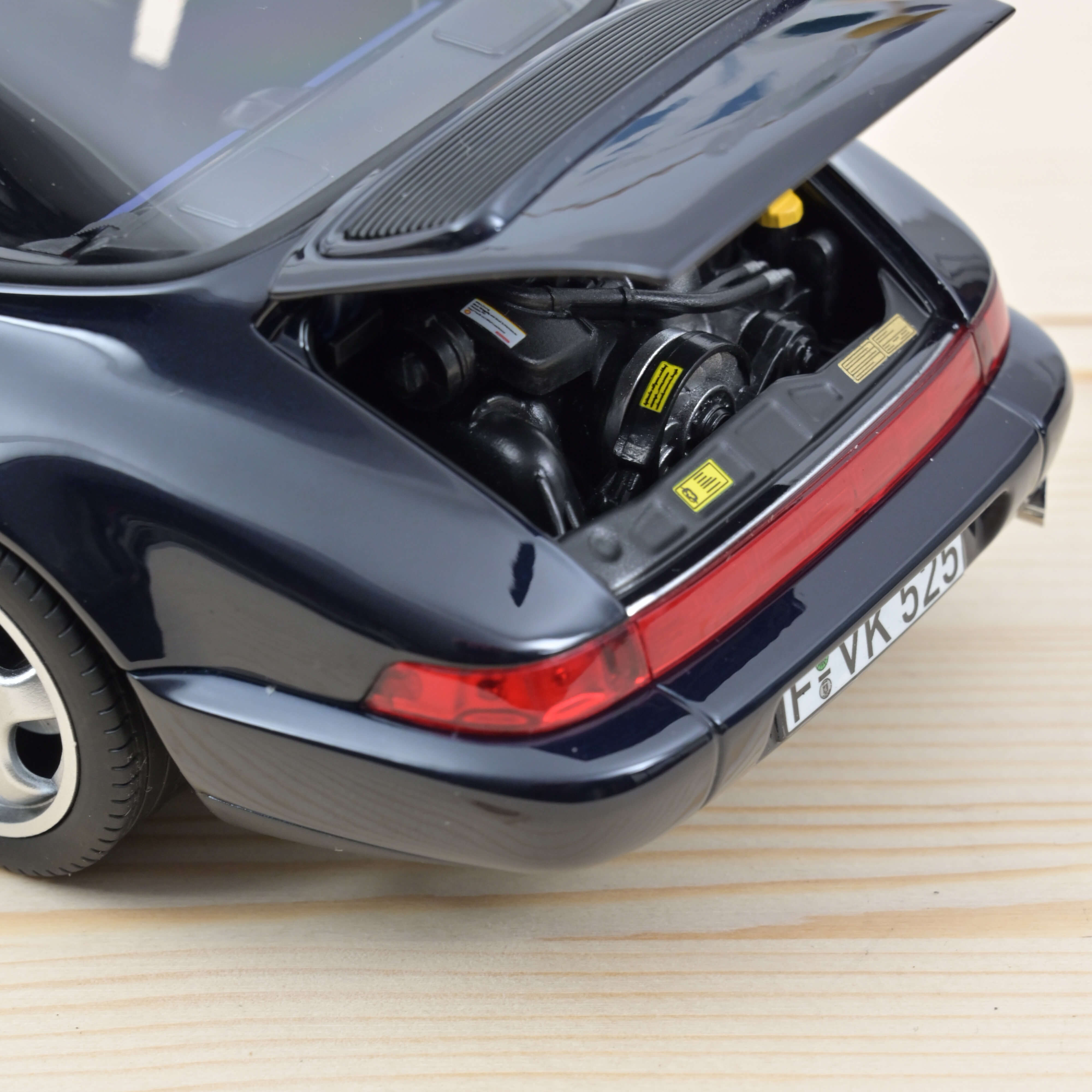 Porsche 911 Carrera 4 Targa 1991 Bleu métallisé 1/18