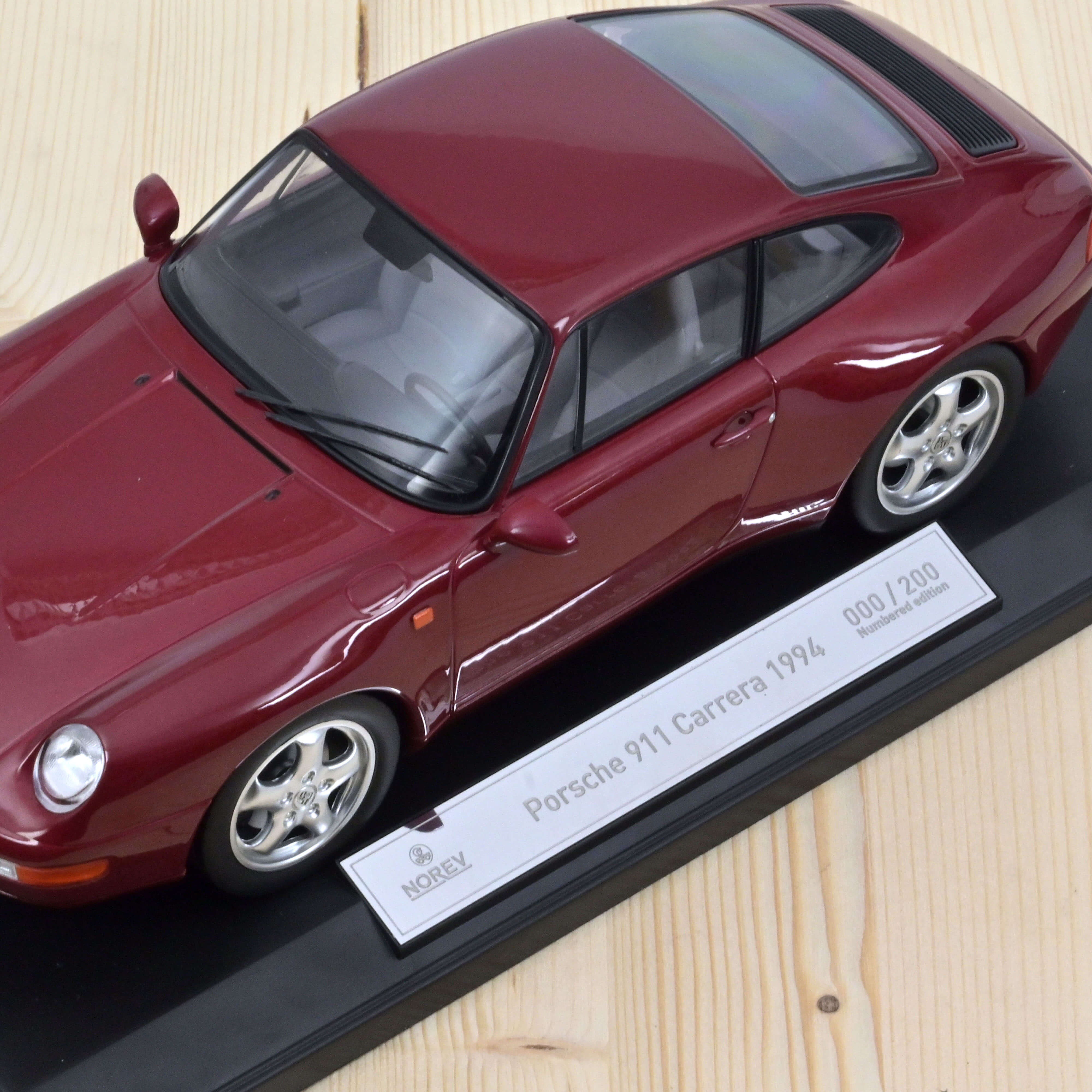 Porsche 911 Carrera 1994 Rouge métallisé 1/18 - 200pcs