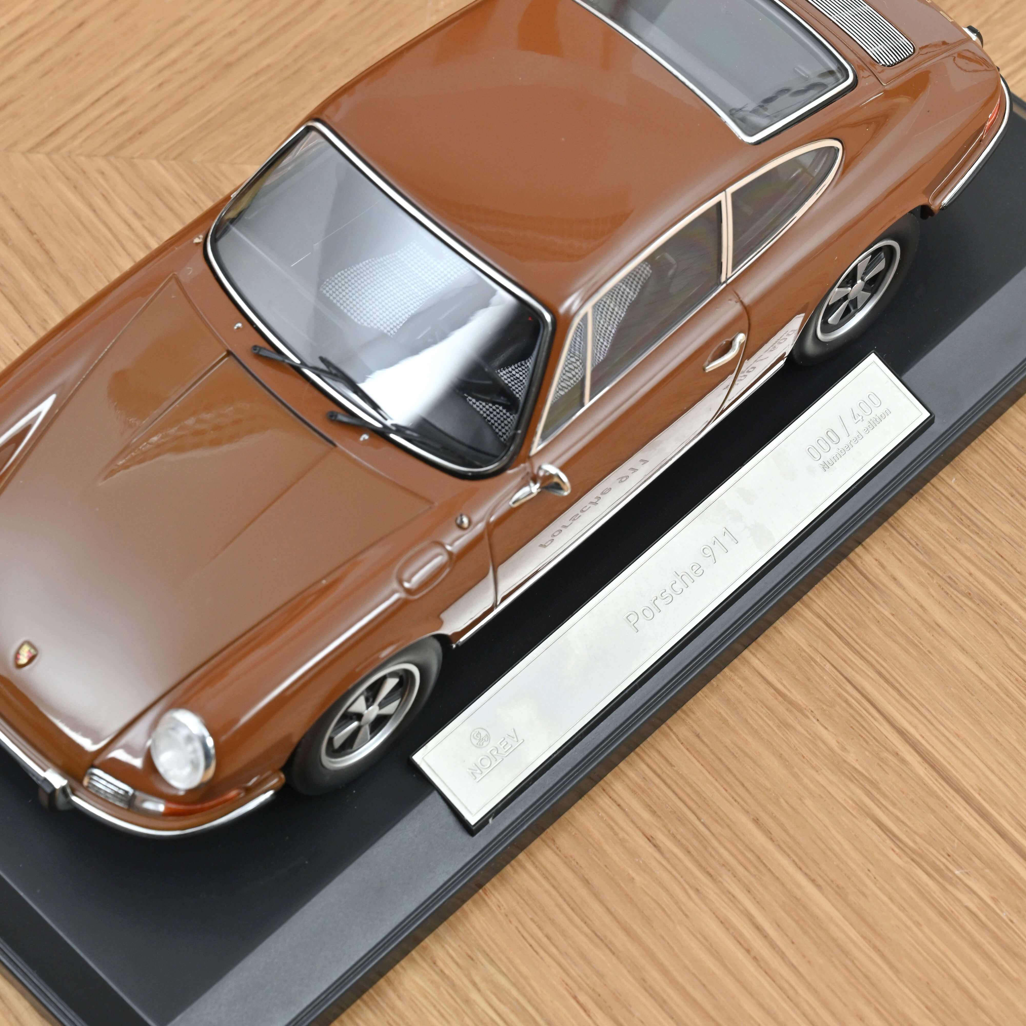 Porsche 911 T 1969 Marron 1/18 - 400pcs