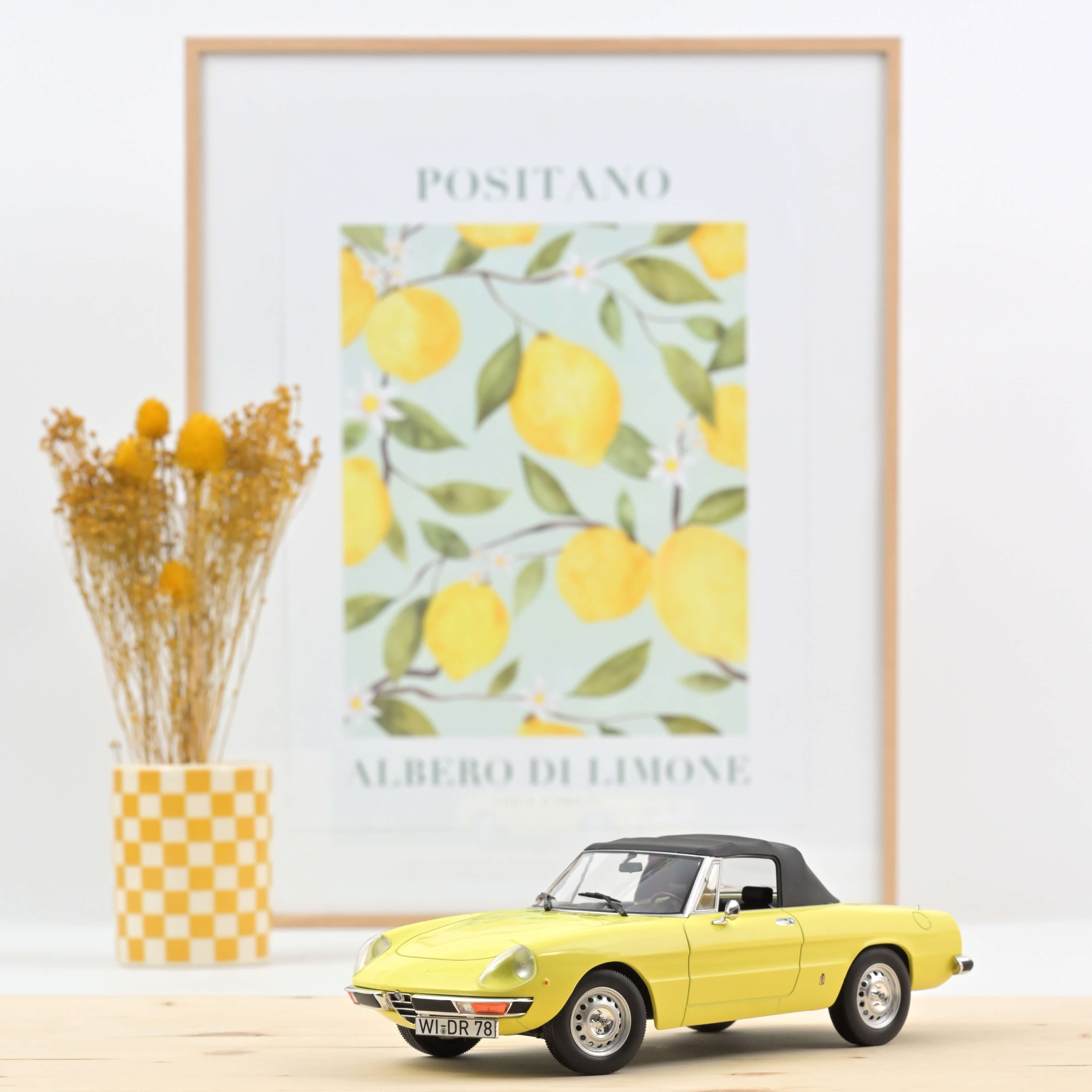 Alfa Romeo 2000 Spider 1978 Jaune 1/18 - 300pcs