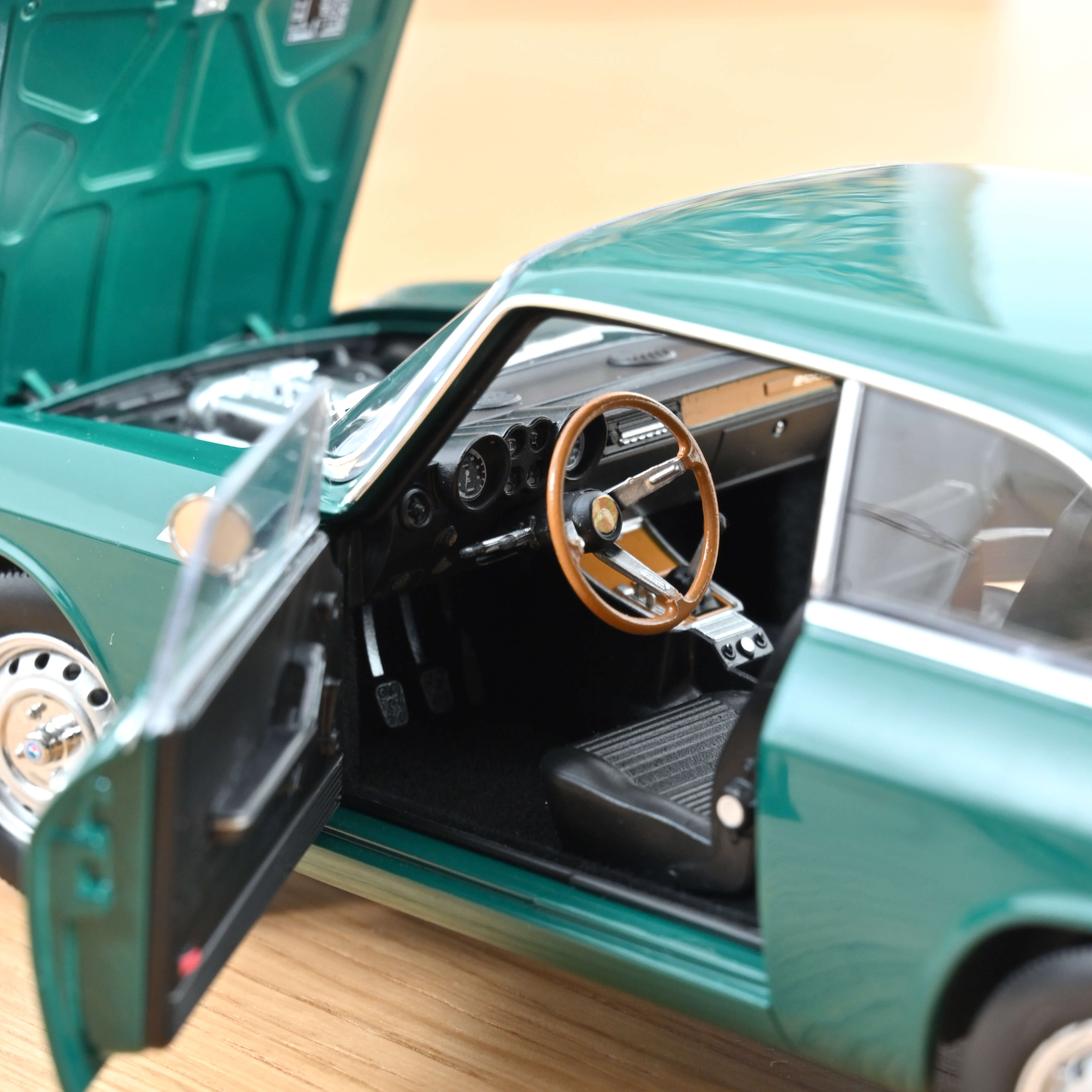 Alfa Romeo 2000 GTV 1973 Piniengrün 1:18 - 200Stk.