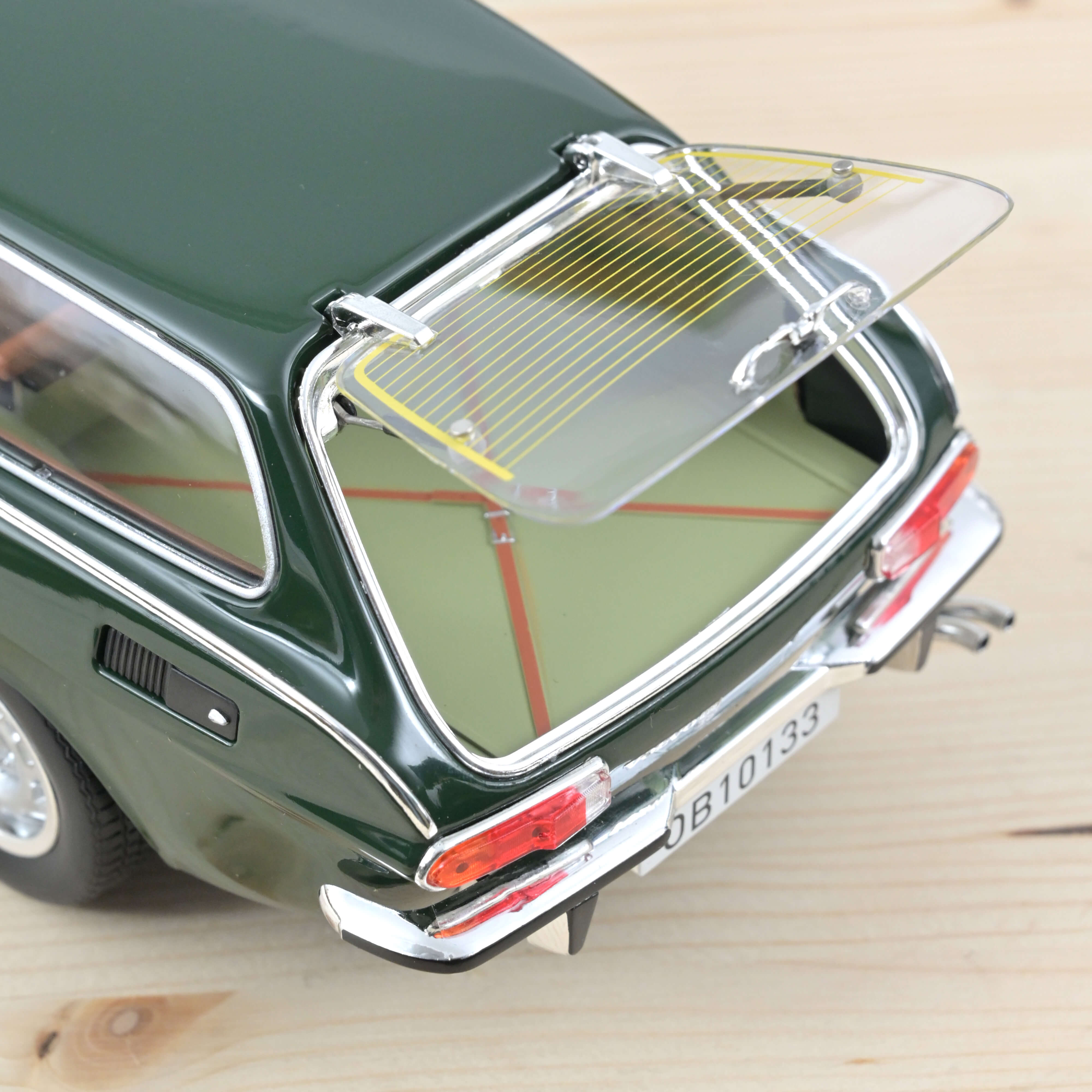 Volvo 1800 ES 1973 Vert foncé 1/18