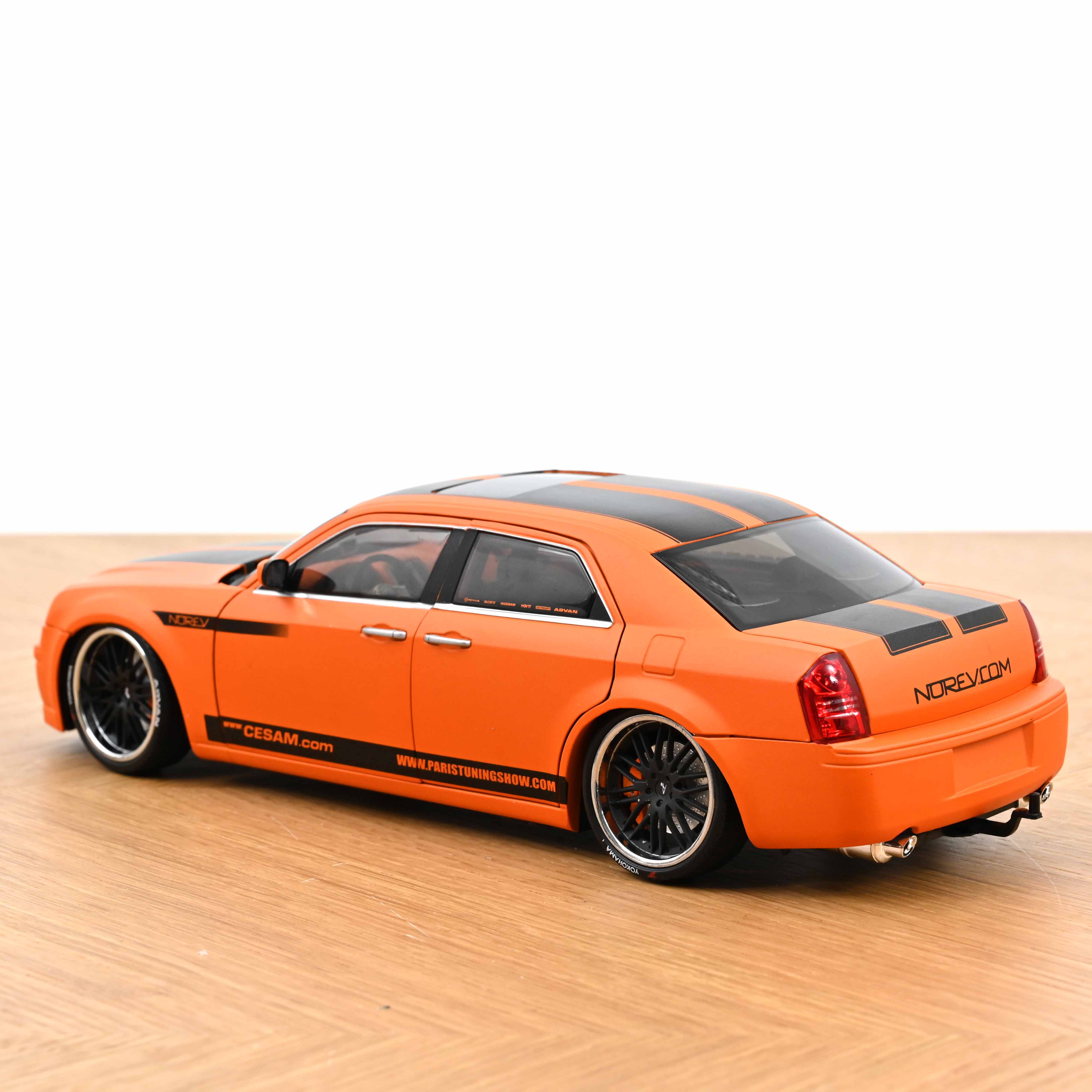 Chrysler 300C Norev by Parotech+Jet Ski Parotech Orange/Noir 1/18