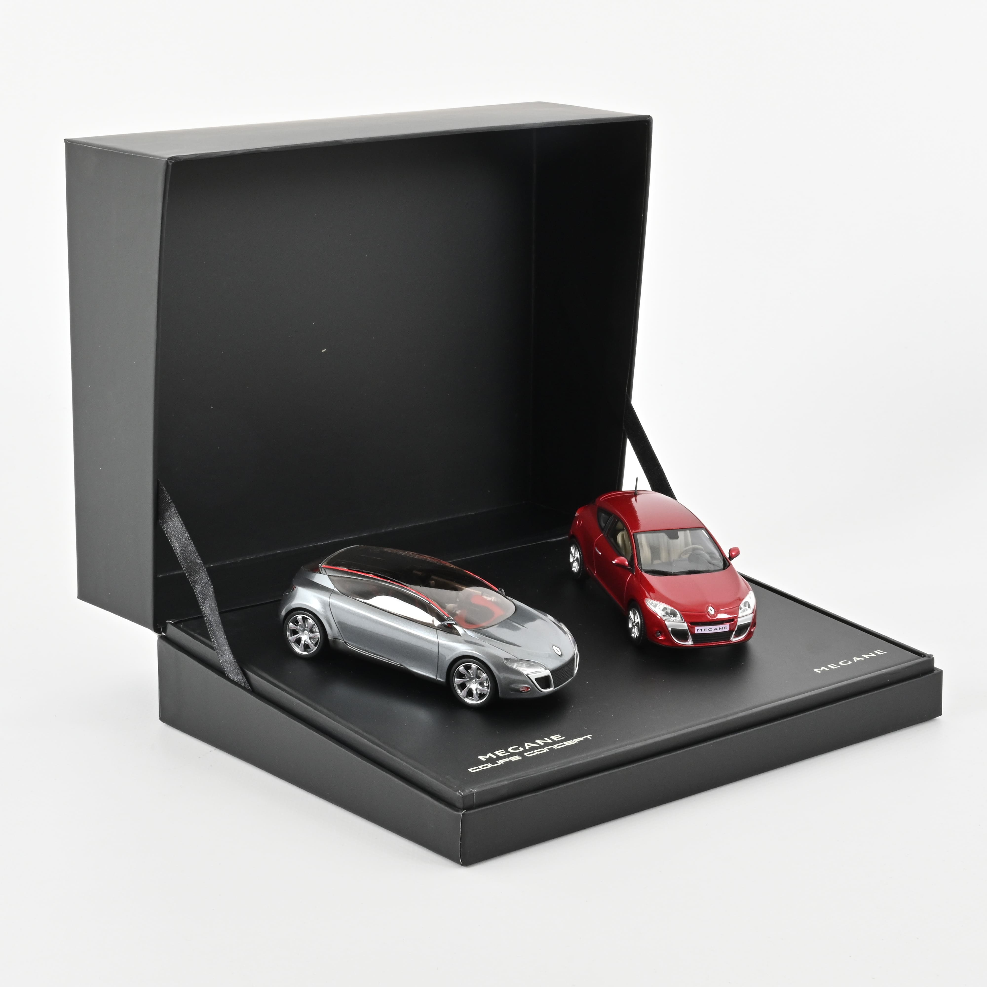 COFFRET NOREV RENAULT Trafic DCI 100 - La Poste au 1/43° EUR 10,00 - FR COFFRET NOREV RENAULT Trafic DCI 100 - La Poste au 1/43° EUR 10,00 - FR