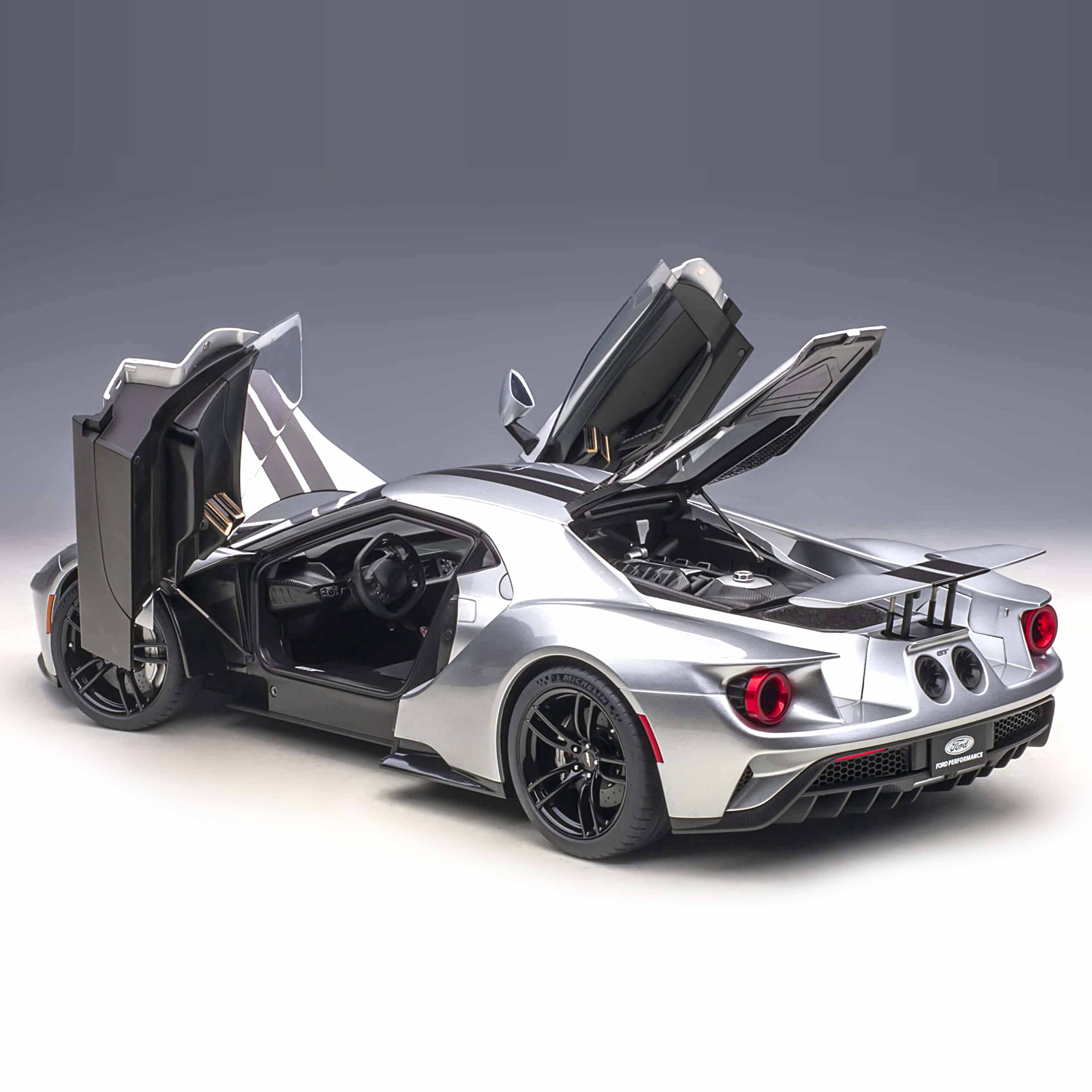 Ford GT 2017 Silver/Black Stripes 1:12