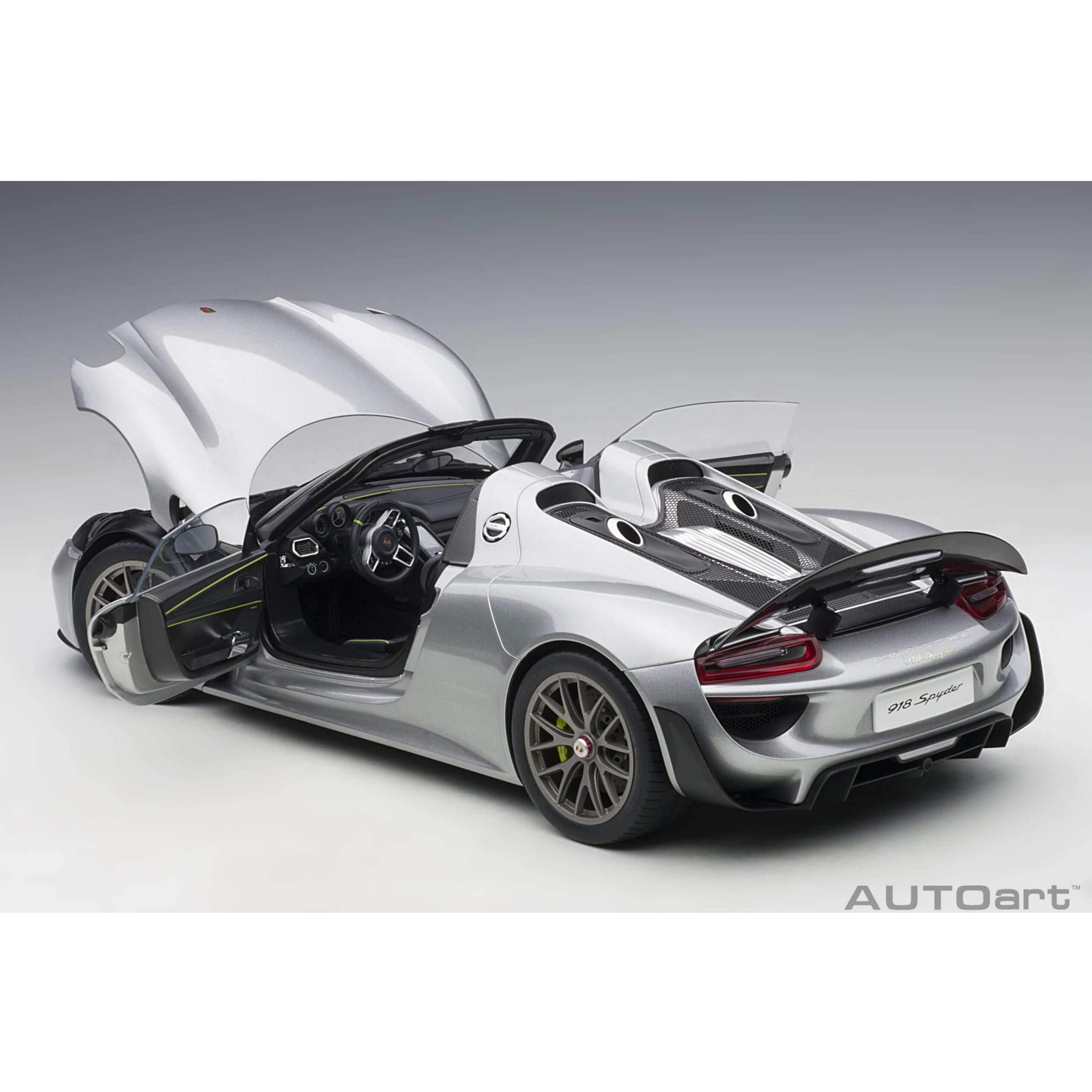 Porsche 918 Spyder Weissach Package GT Silver Metallic 1:12