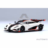 Koenigsegg One : 1 Pebble white/Carbon black/Red accents 1:64