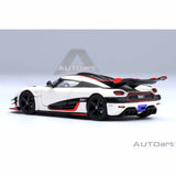 Koenigsegg One : 1 Pebble white/Carbon black/Red accents 1:64