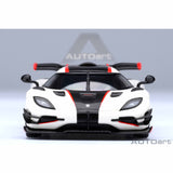 Koenigsegg One : 1 Pebble white/Carbon black/Red accents 1:64