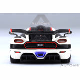 Koenigsegg One : 1 Pebble white/Carbon black/Red accents 1:64