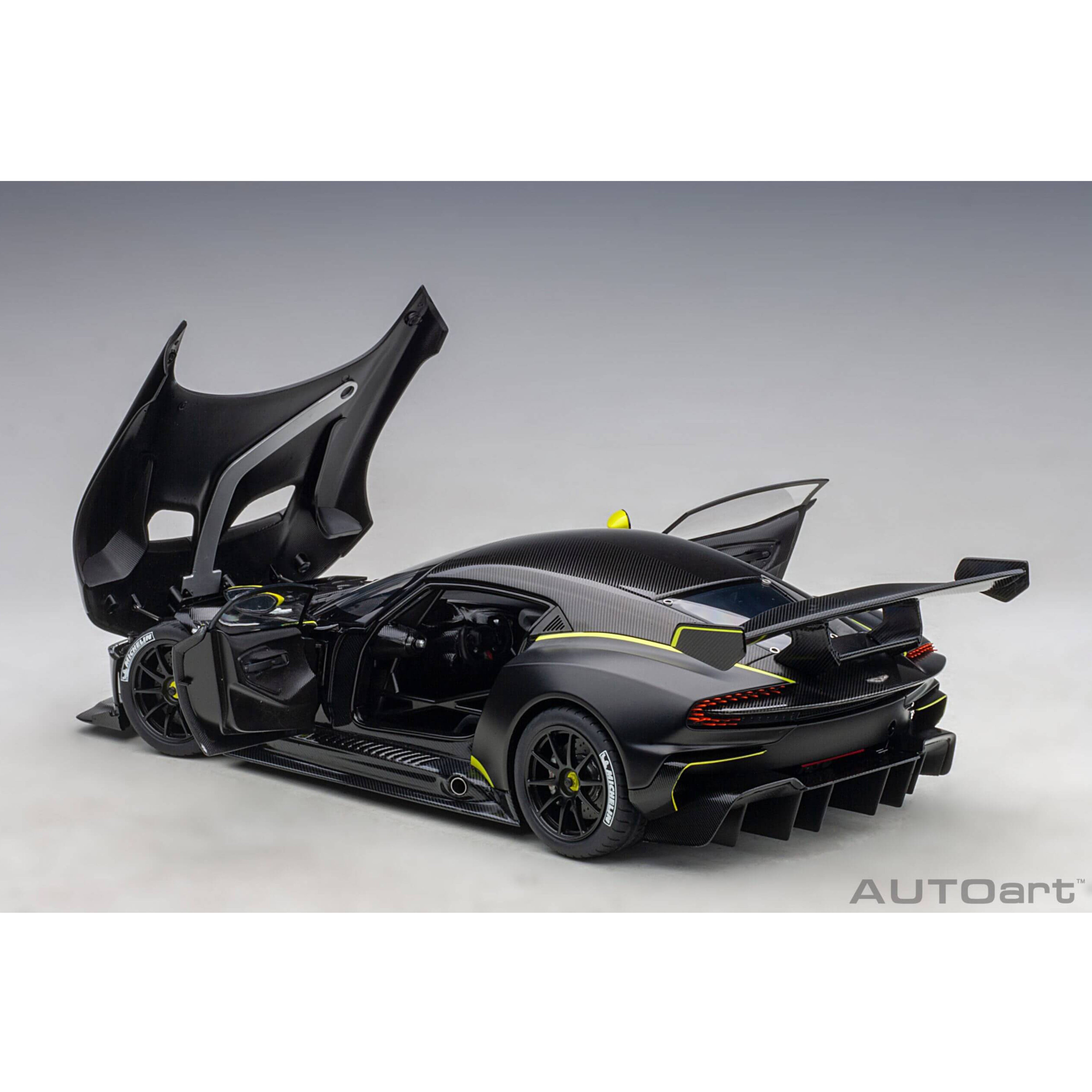 Aston Martin Vulcan Mat Black 1:18