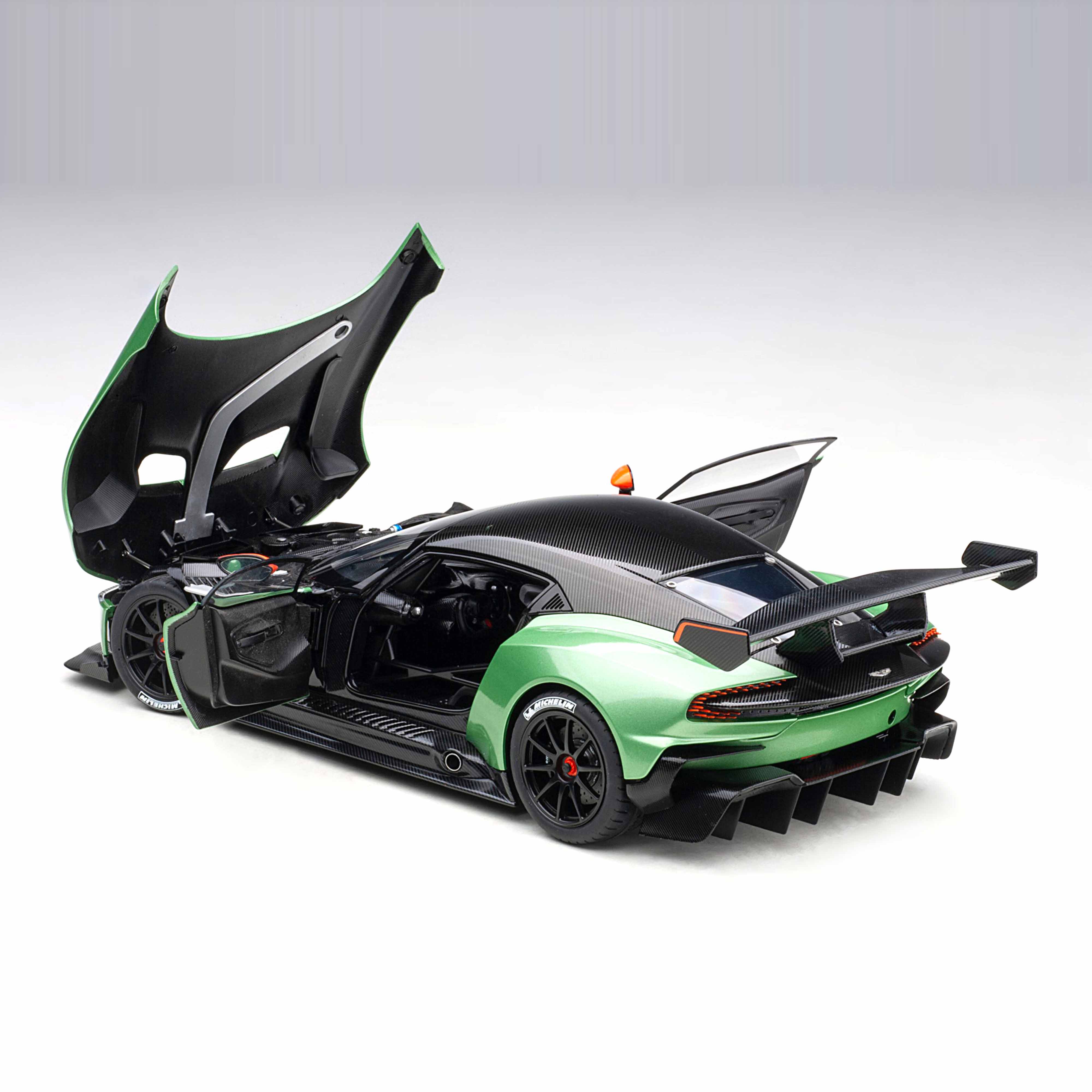 Aston Martin Vulcan 2015 Vert Pommier Métallisé 1/18