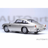 Aston Martin DB5 "Goldfinger" Silber 1:18