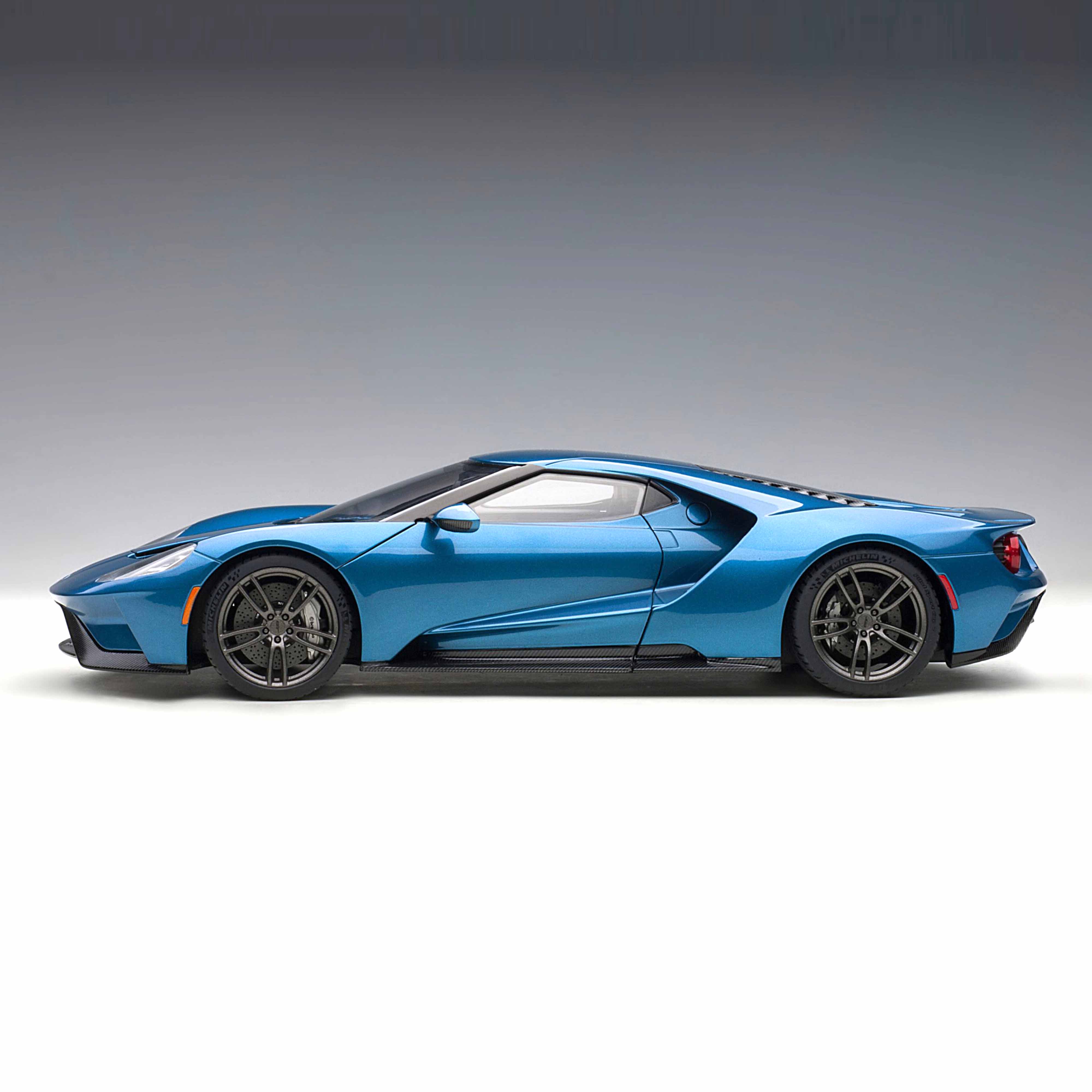 Ford GT 2017 Flüssigblau 1:18