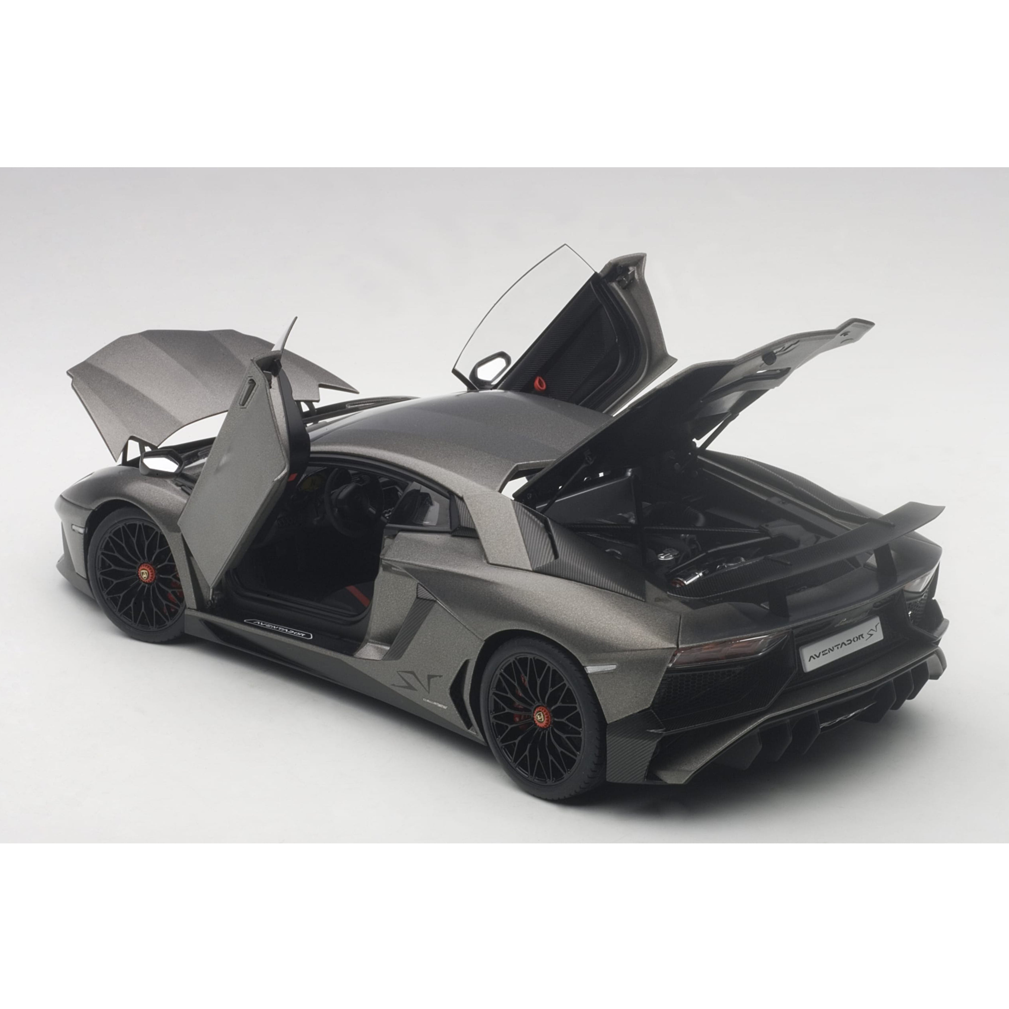 Lamborghini Aventador LP750-4 SV 2015 Titan Grey/Mat Grey 1:18