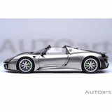 Porsche 918 Spyder Weissach Paket Flüssigmetall Silber 1:18