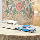 Simca Vedette Chambord 1958 und Wohnwagen Hénon Blue Léman/Grey 1:43