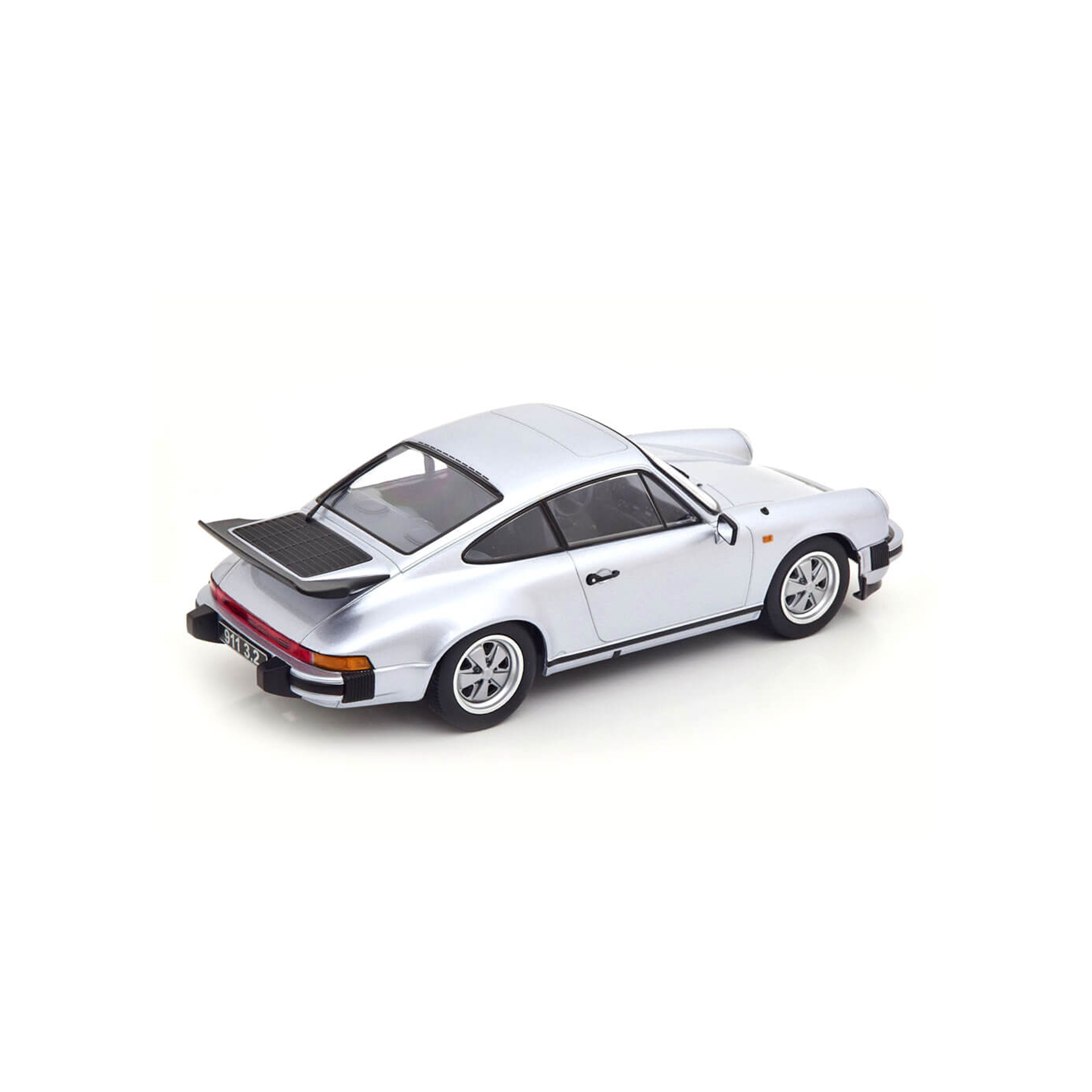 Porsche 911 Carrera 3.2 Coupe 1988 Silver - Birthday Pattern 1:18