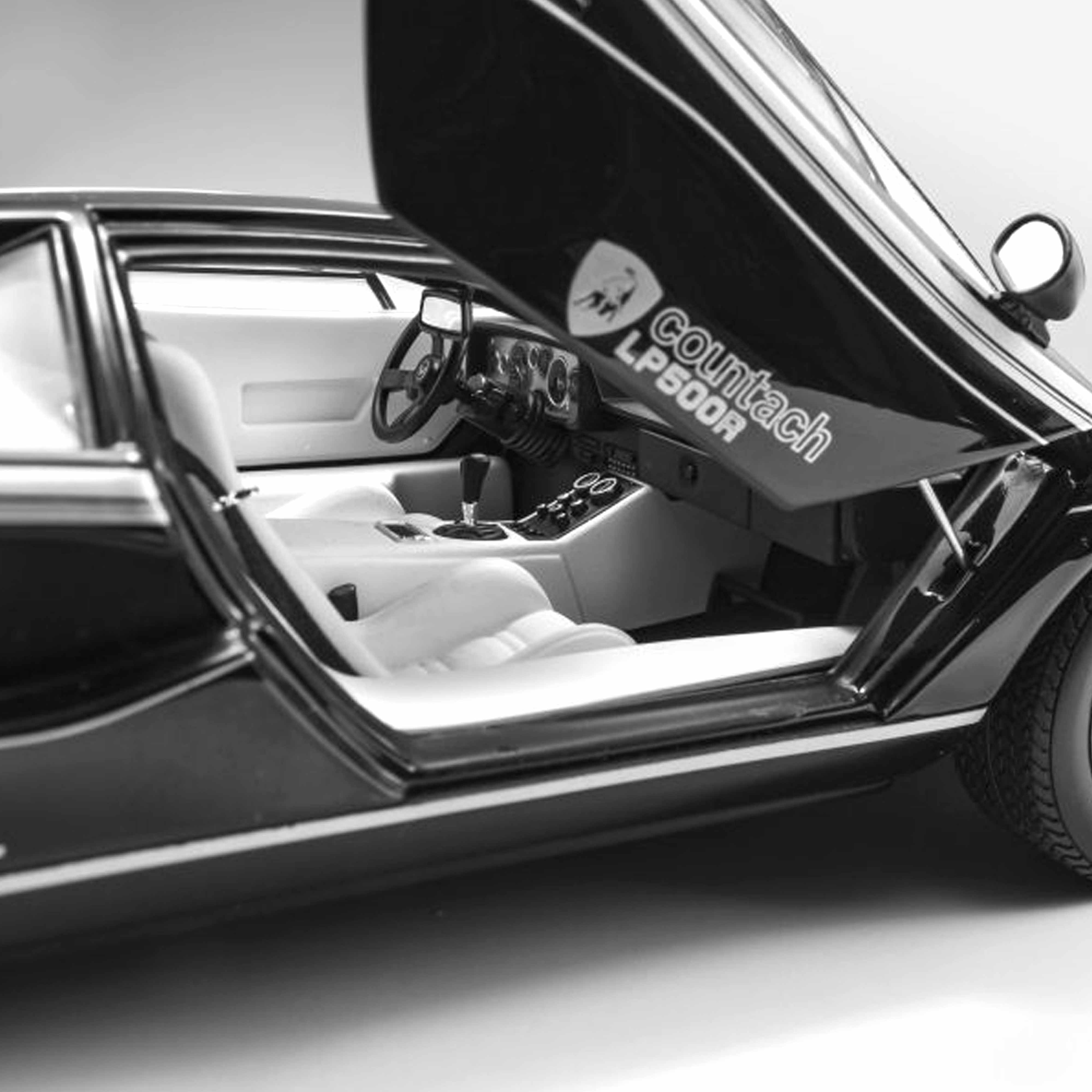 Lamborghini Countach LP5000 Schwarz/Weiß 1:18