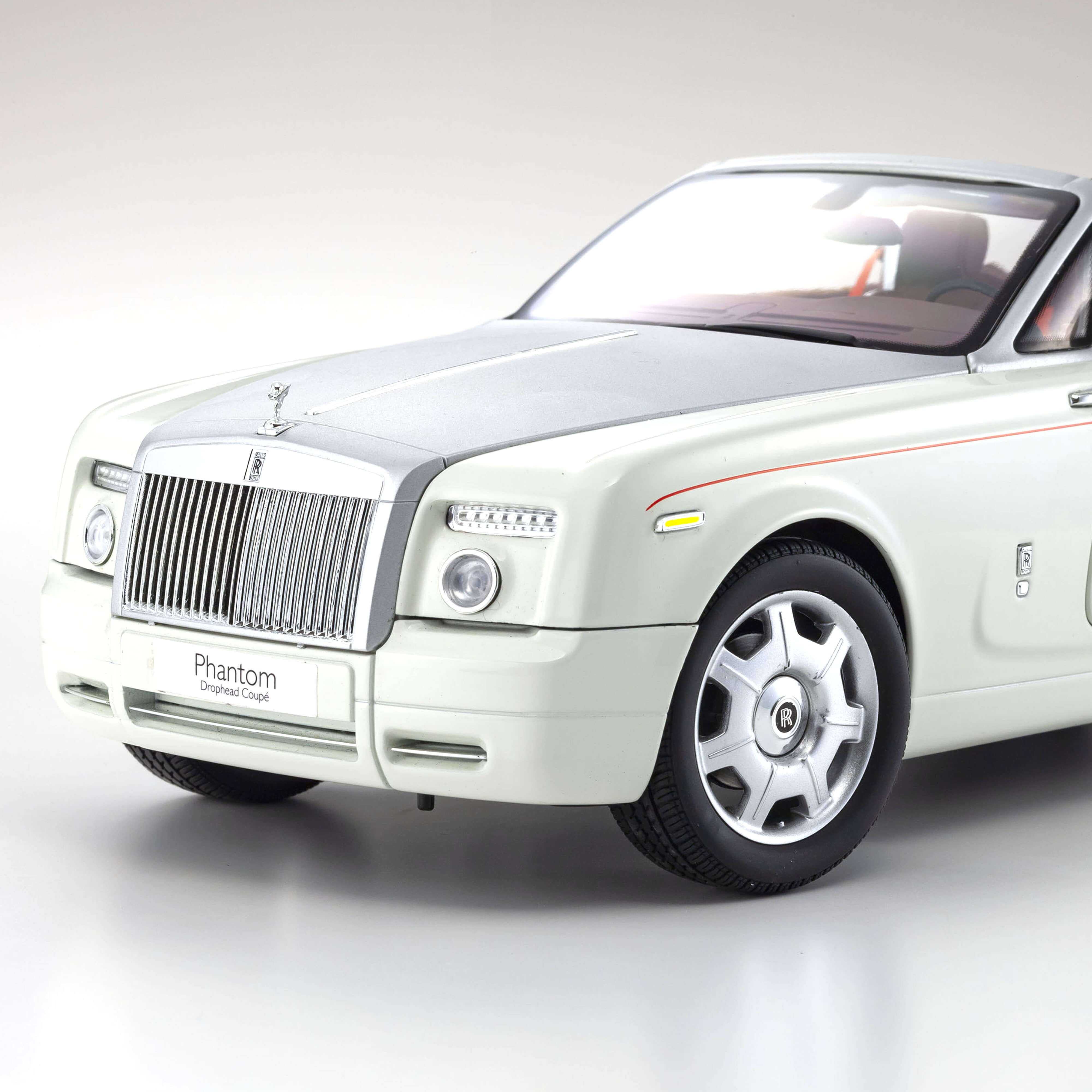 Rolls-Royce Phantom Drophead Coupe Englisch Weiß 1:18